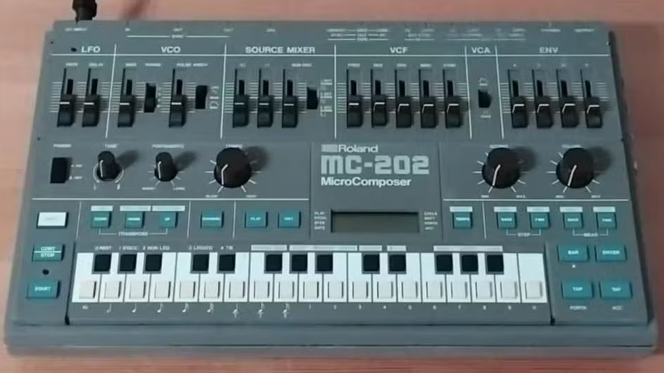 Roland MC-202 + Kit Kenton – Synthétiseur Analogique Vintage