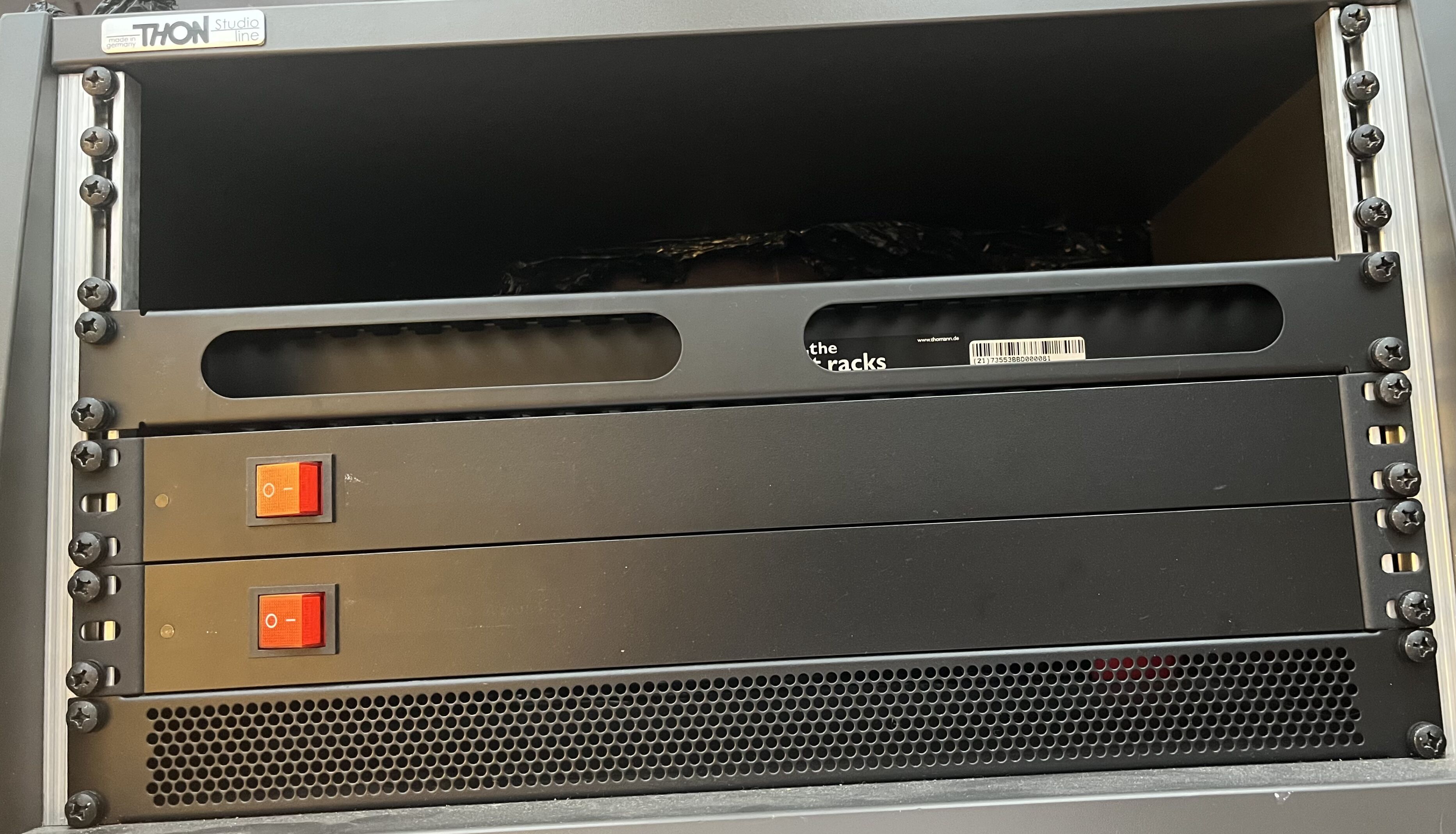 Thon Studio Desktop Rack 5006 6U BK