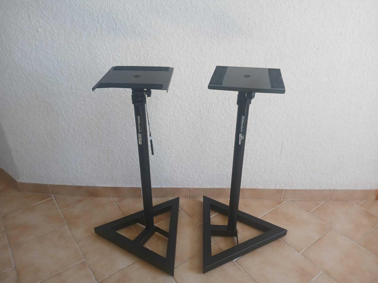 vends  paire de pieds pour enceintes de monitoring