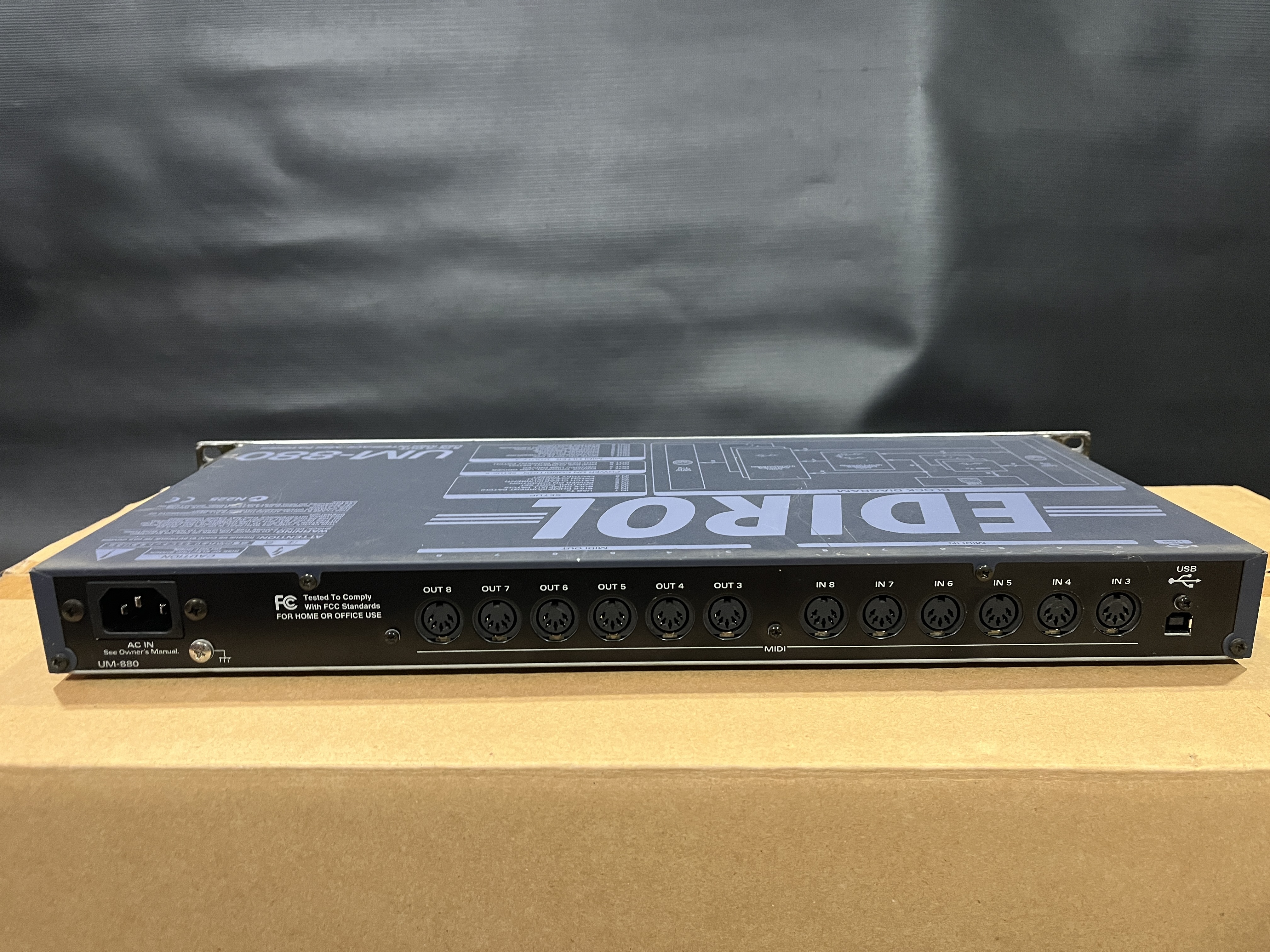 Edirol UM-880 (64501)