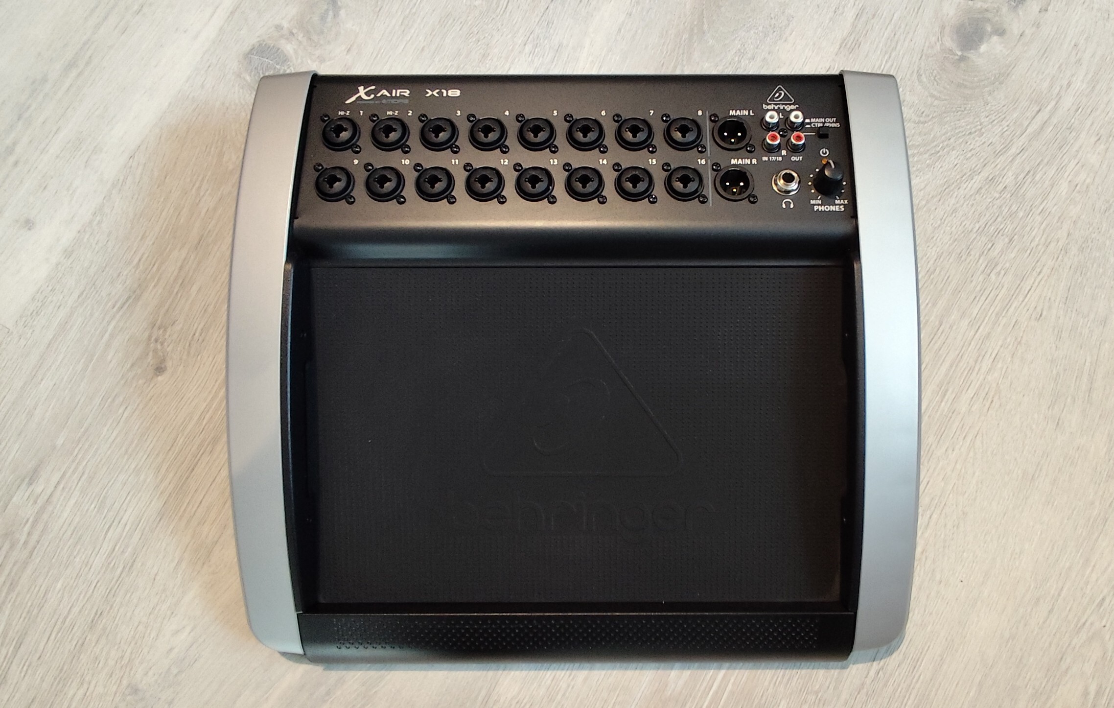 Vends table de mixage numérique Behringer X18