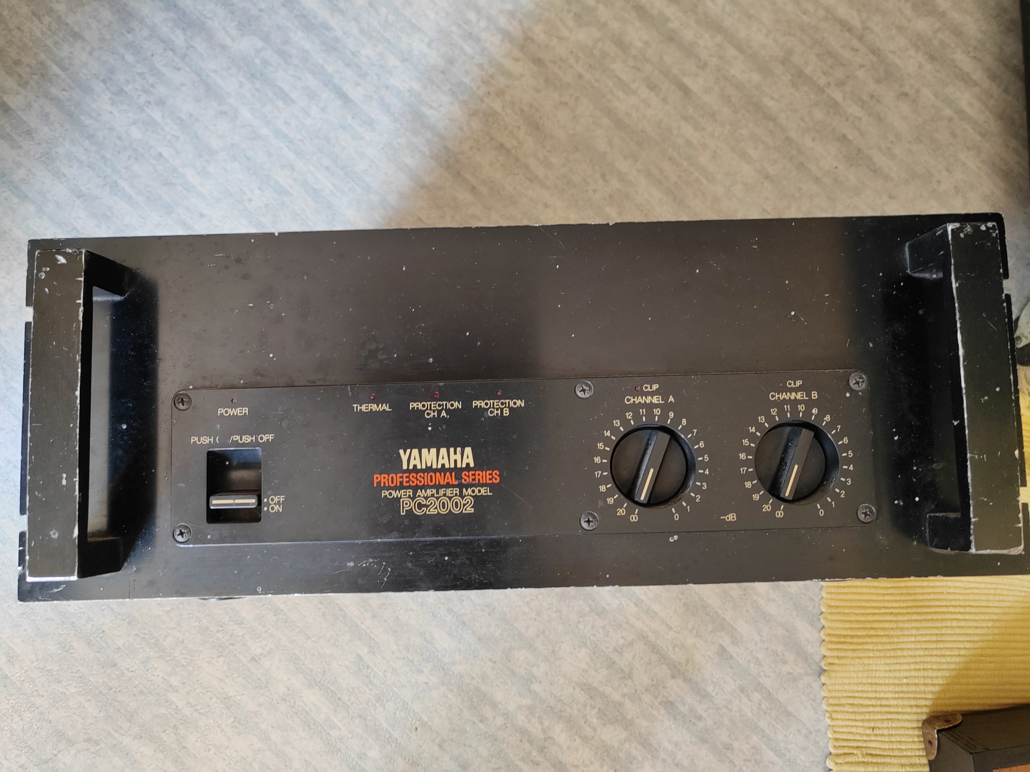 Vends ampli de puissance Yamaha