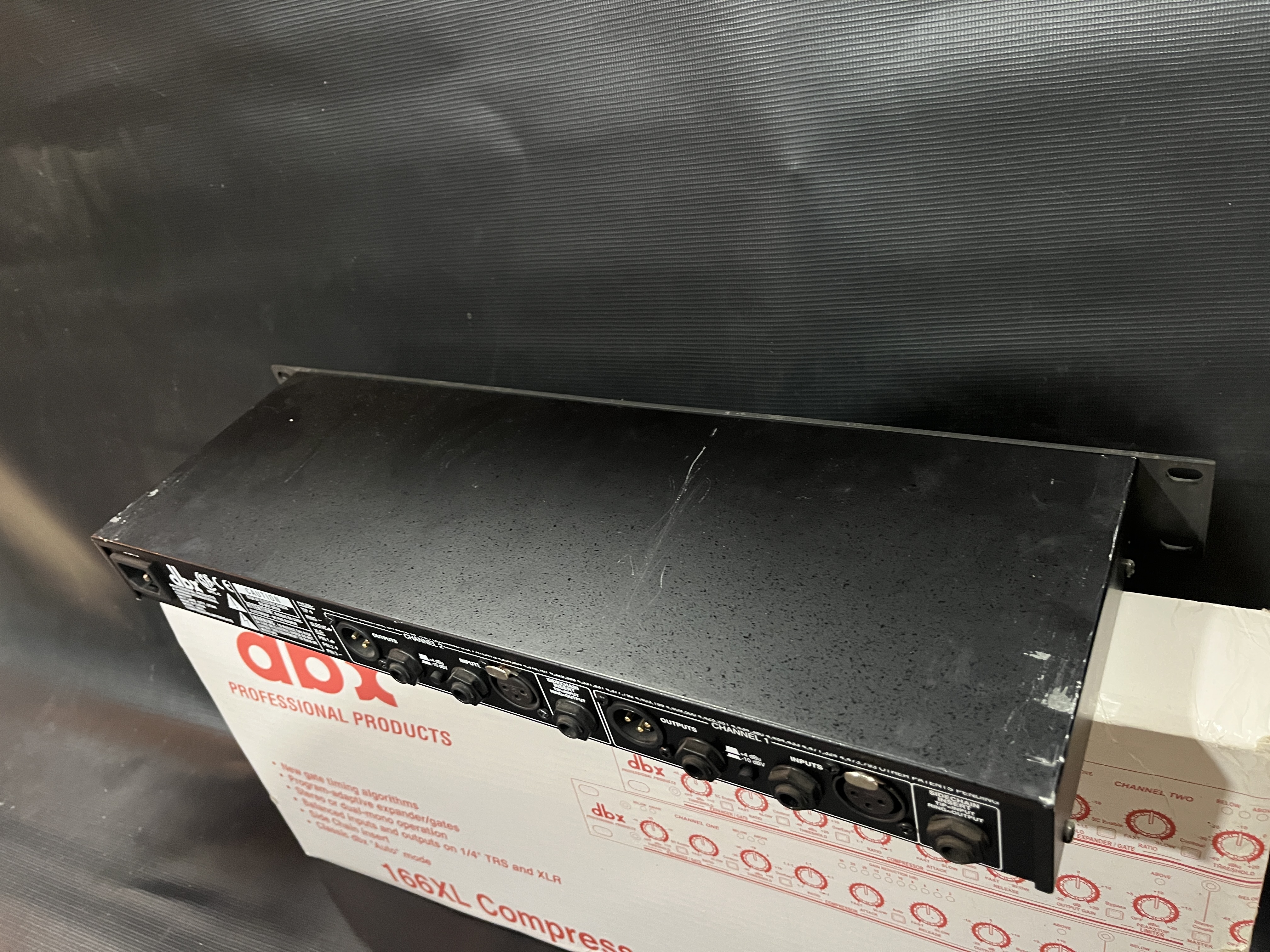 dbx 166XL (31206)