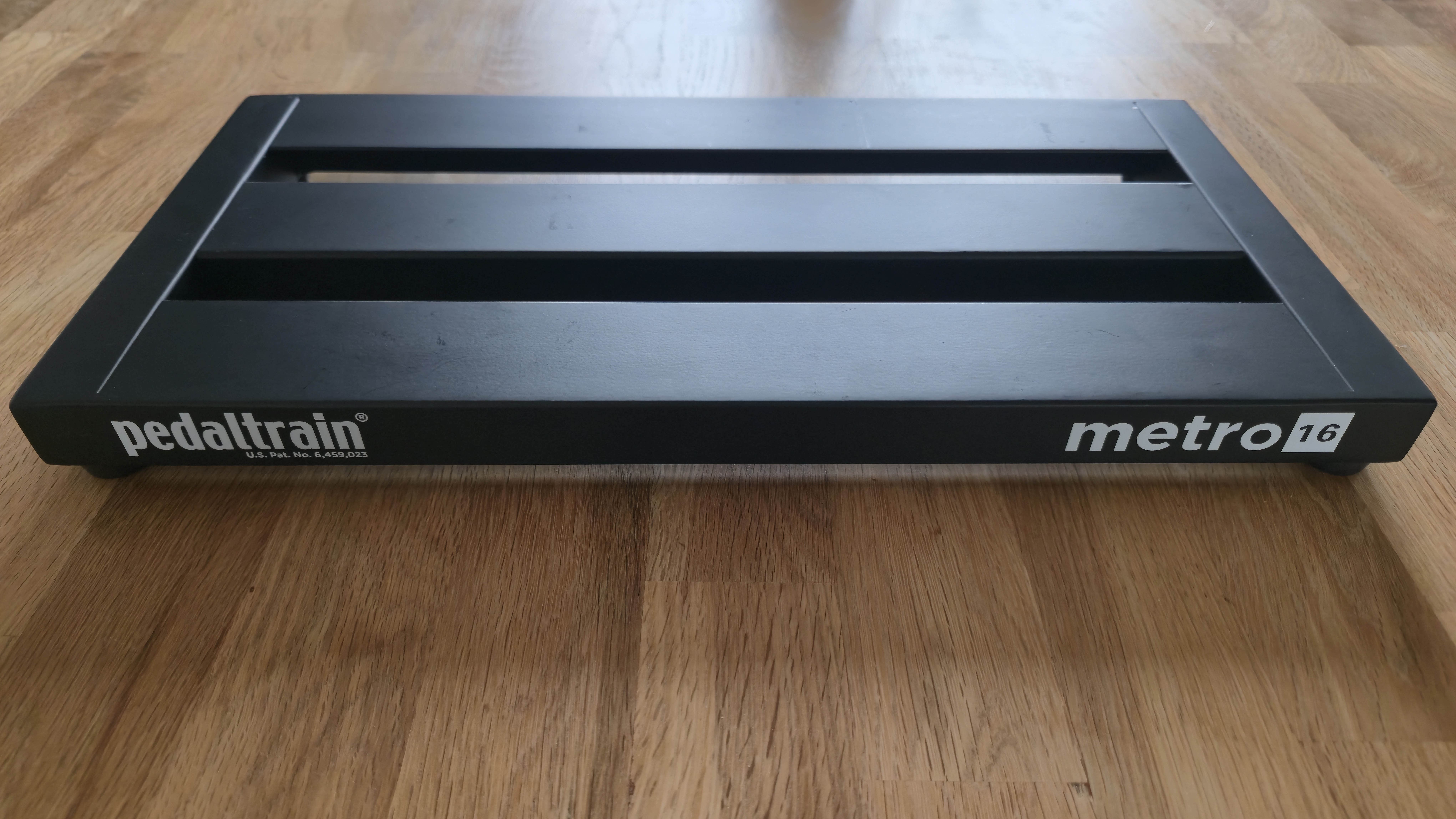 Pedalboard Pedaltrain metro 16 avec sa housse de transport et sangle
