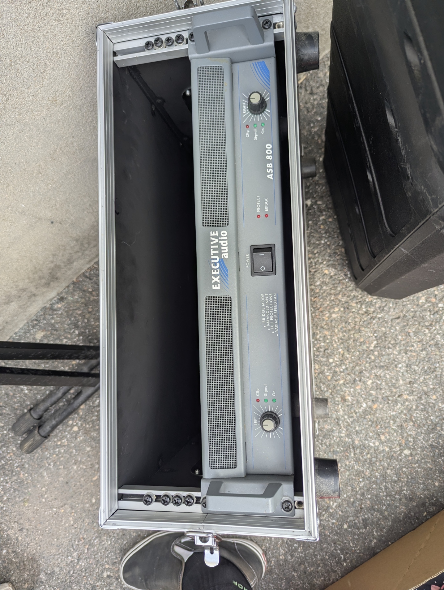 Ampli 2x400W bridgeable en 1x800W