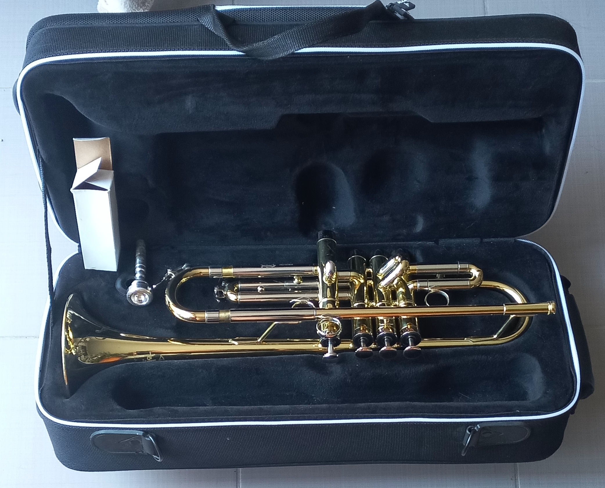 Trompette COURTOIS  T.O.M.A  Quart de tons  4 Pistons