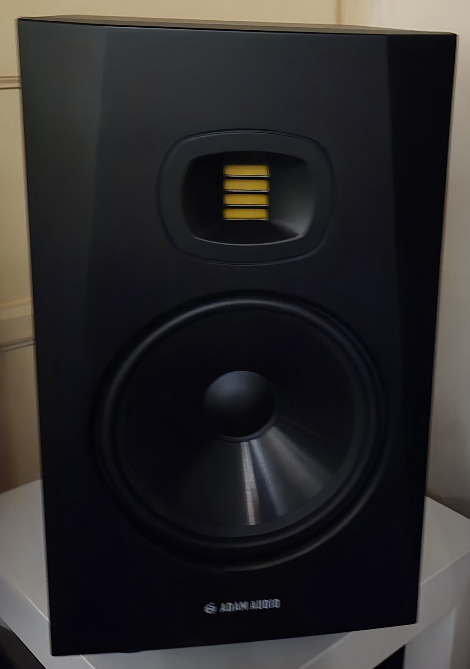 ADAM Audio T8V (38850)
