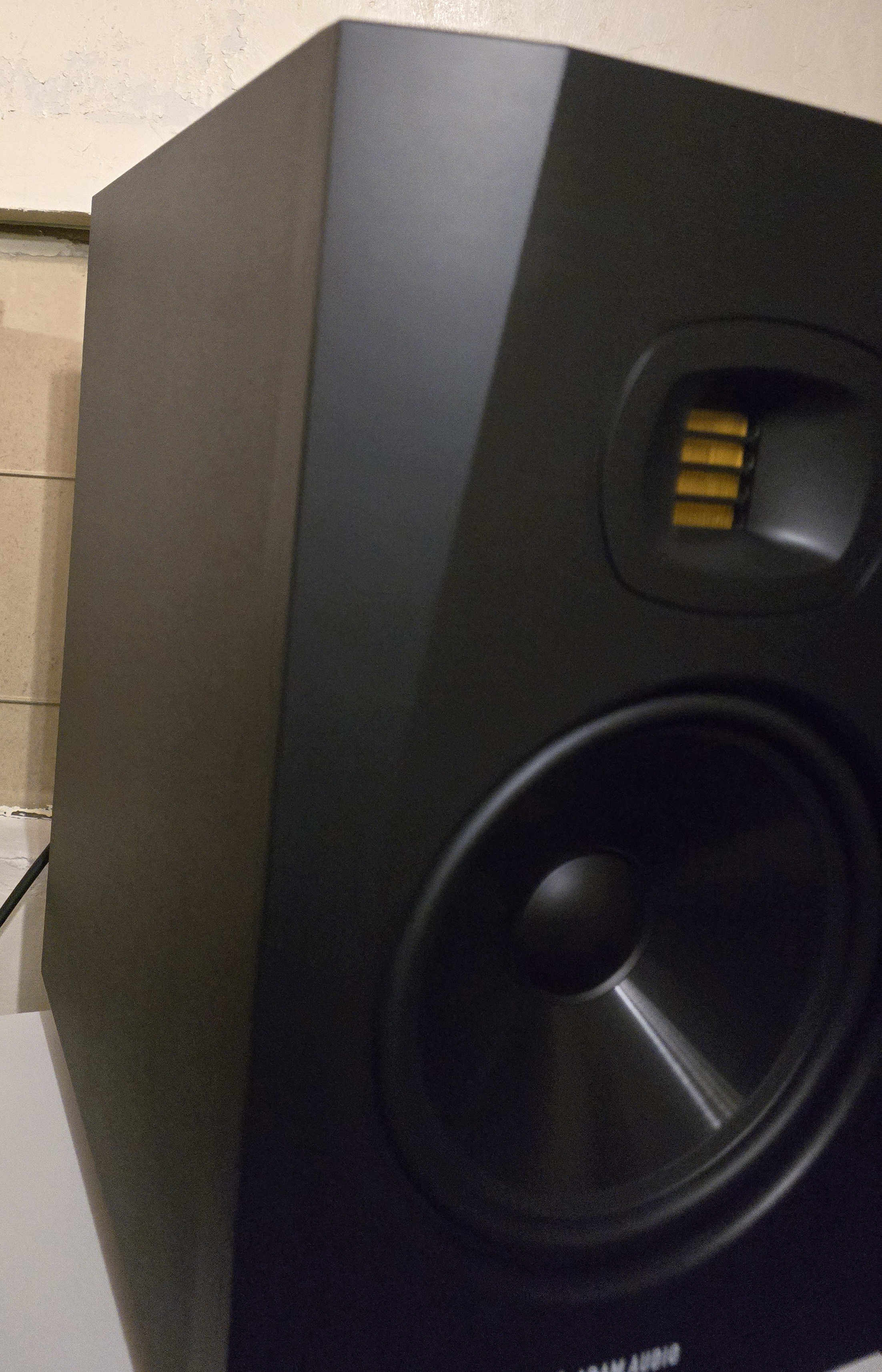 ADAM Audio T8V (74471)