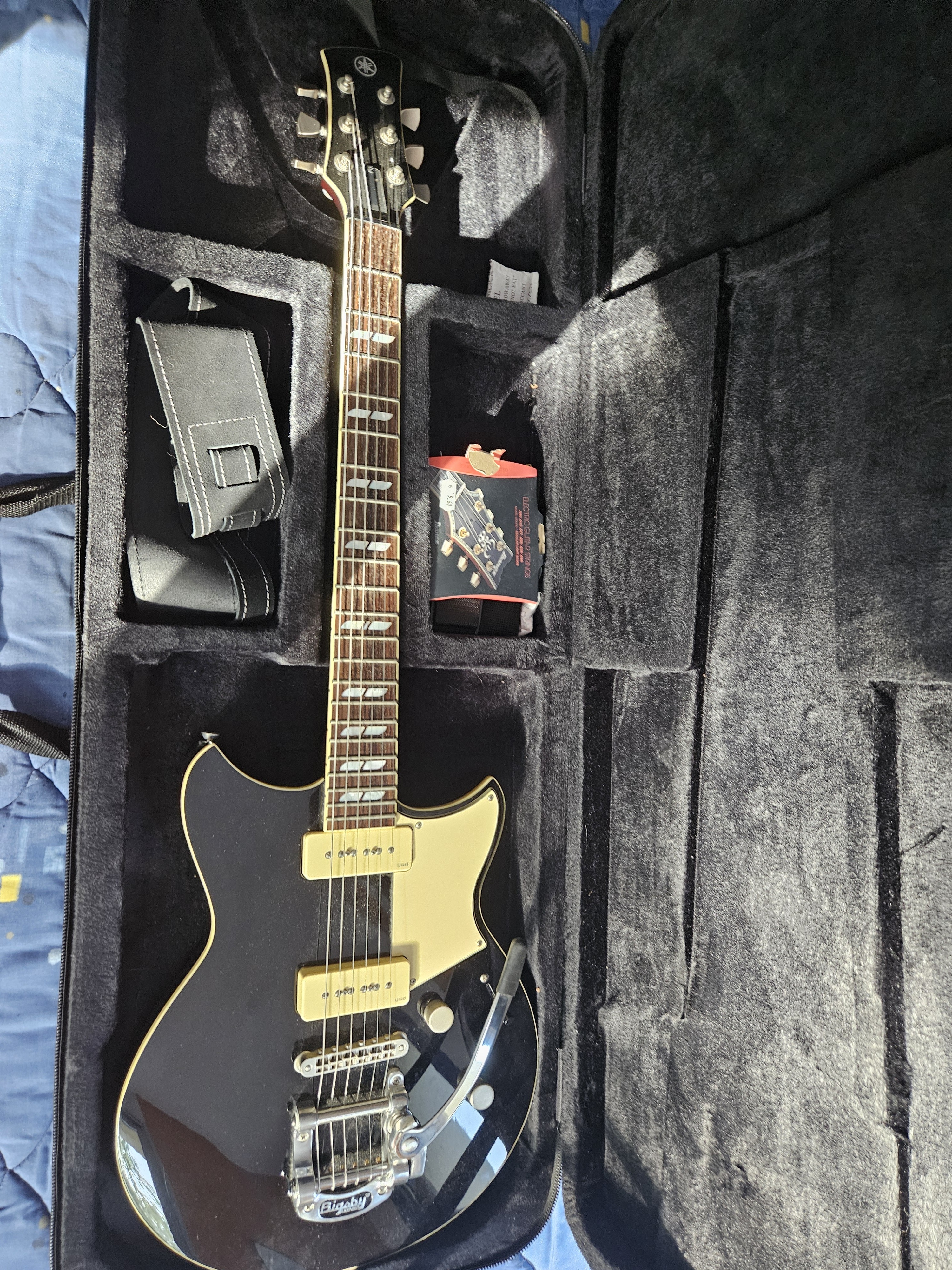 Guitare électrique yamaha RS 702 B Revstar