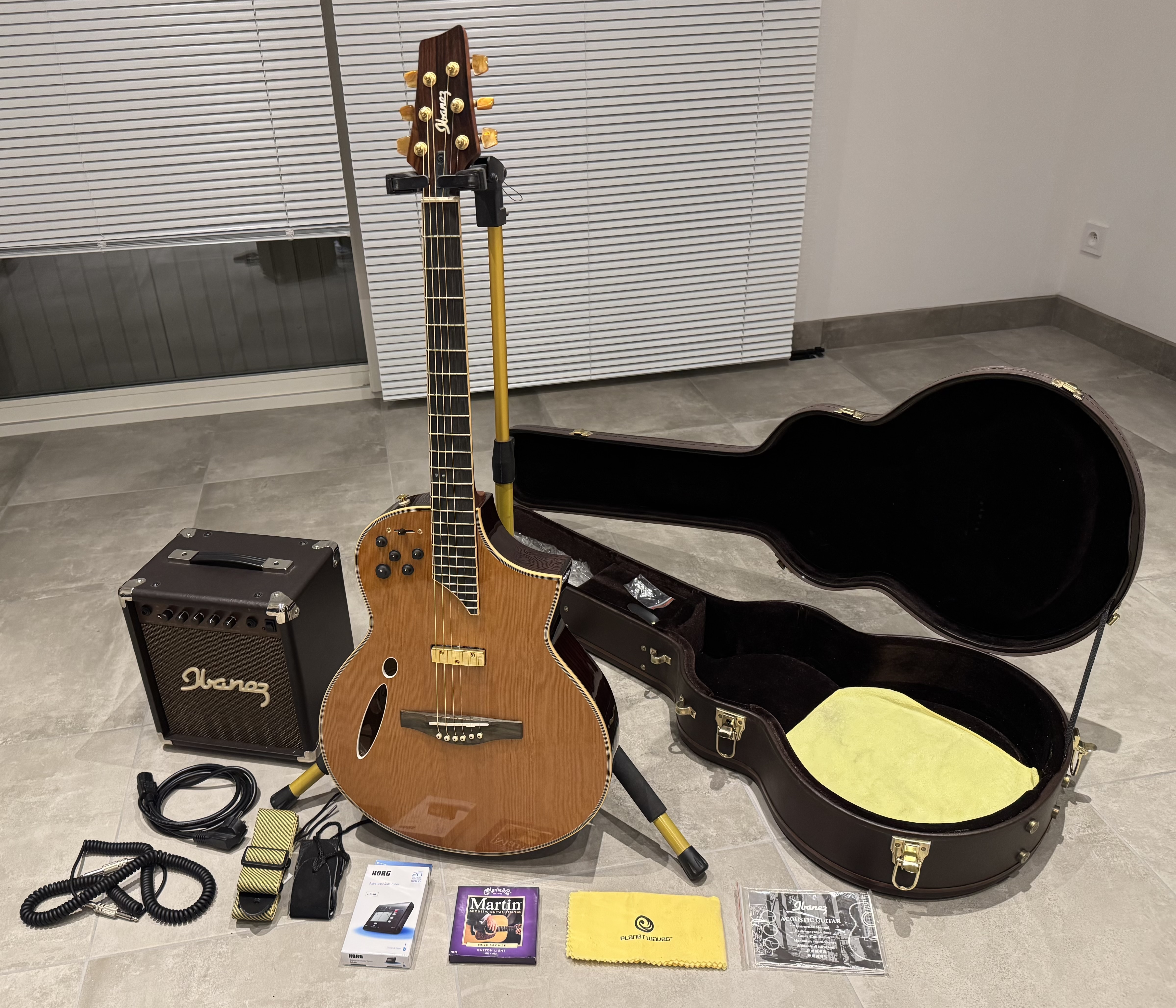 RARE guitare électro-acoustique IBANEZ MSC700NT natural série Montage et ampli Ibanez 30 Watts comme neuve