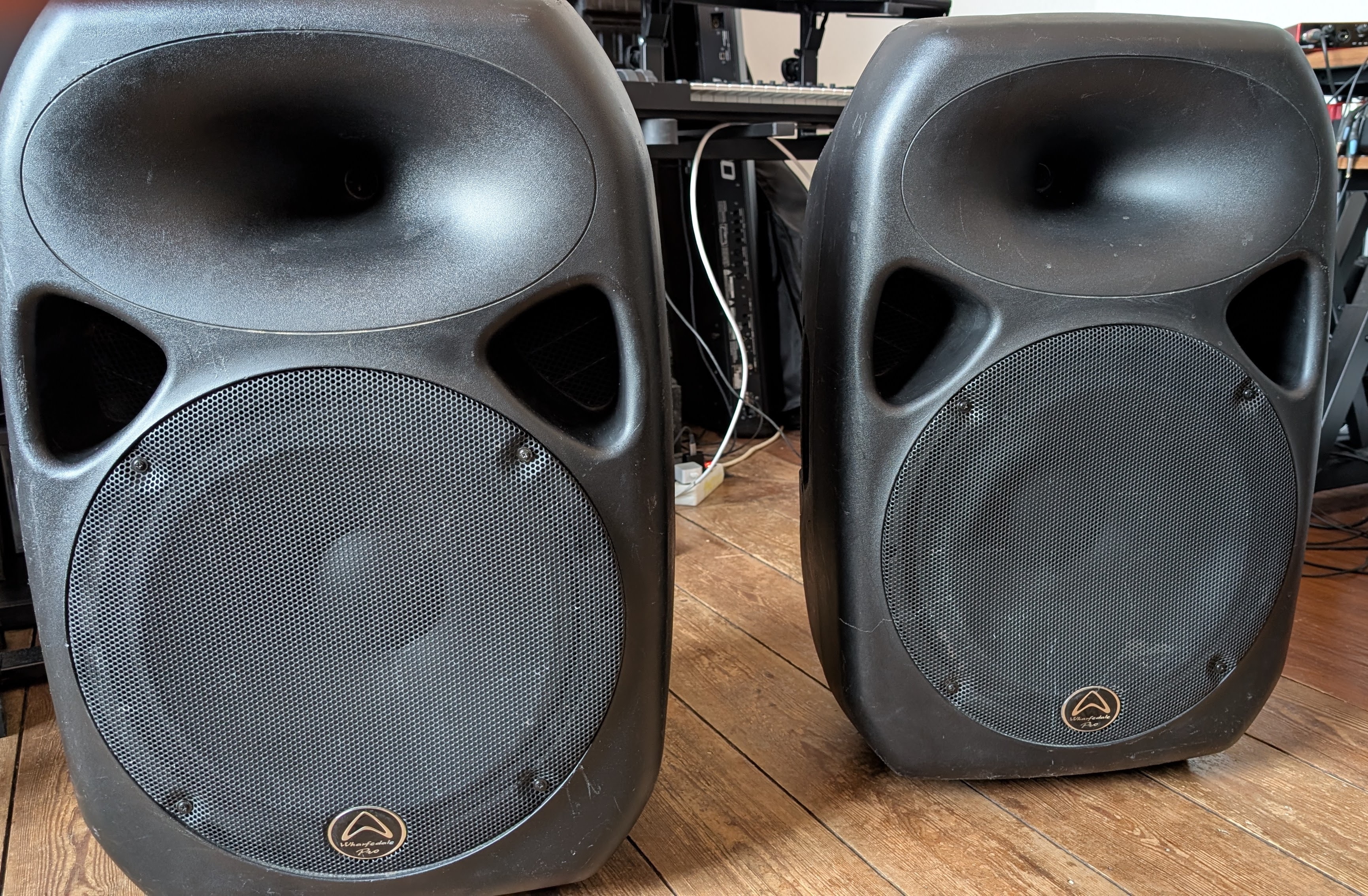 Paire d'enceintes actives sonorisation Wharfedale Pro Titan 15D (DSP - 400W RMS)