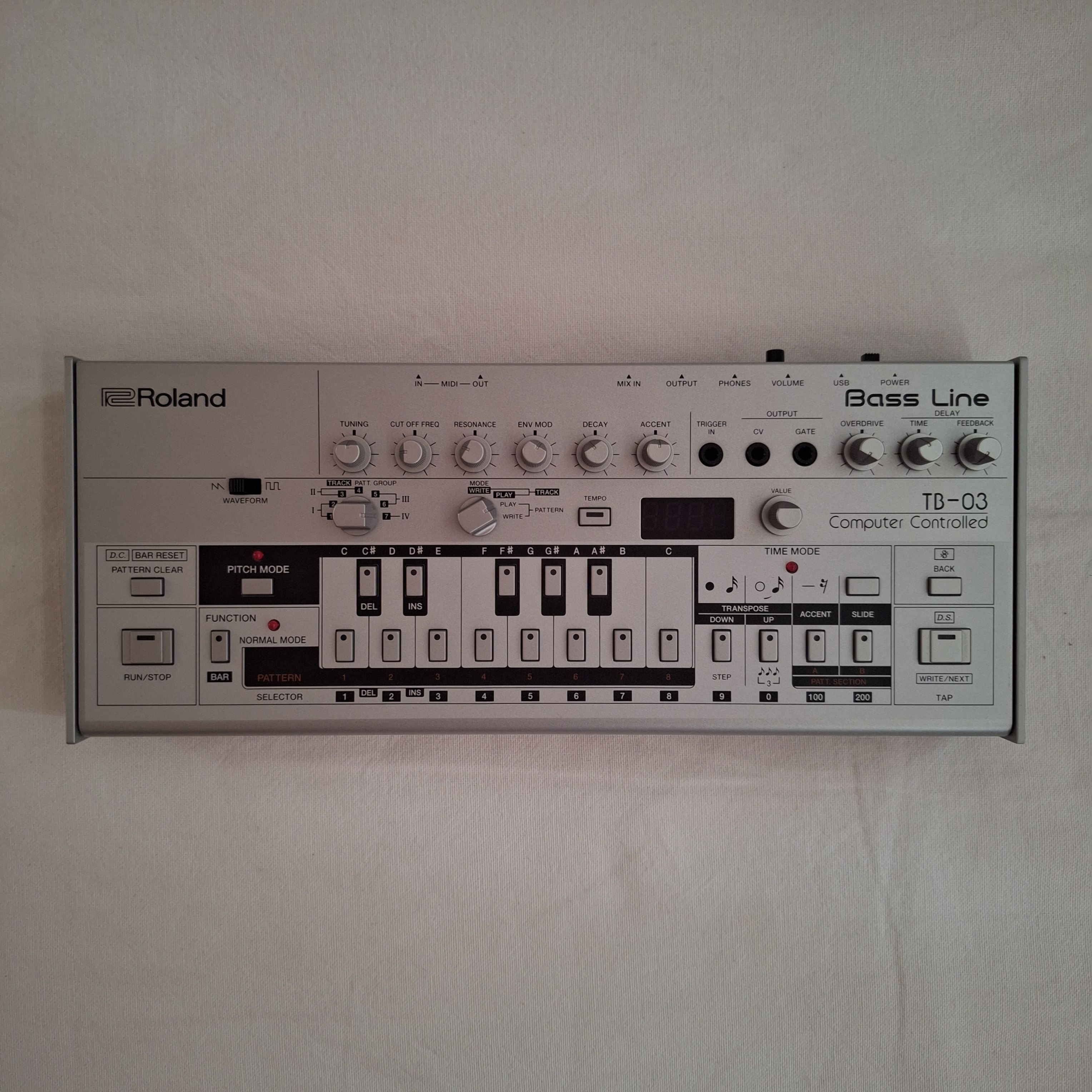 ROLAND TB-03 