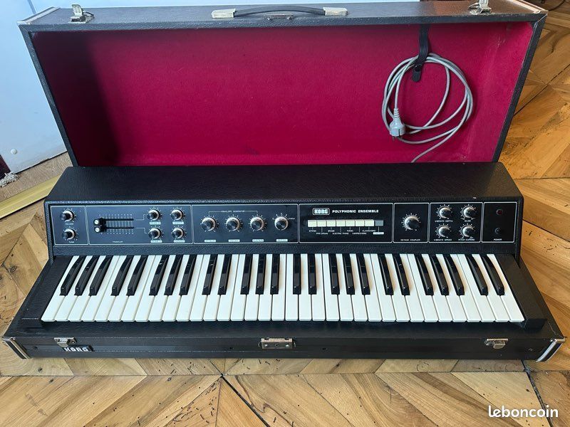 Korg PE-1000 révisé et parfaitement fonctionnant. 