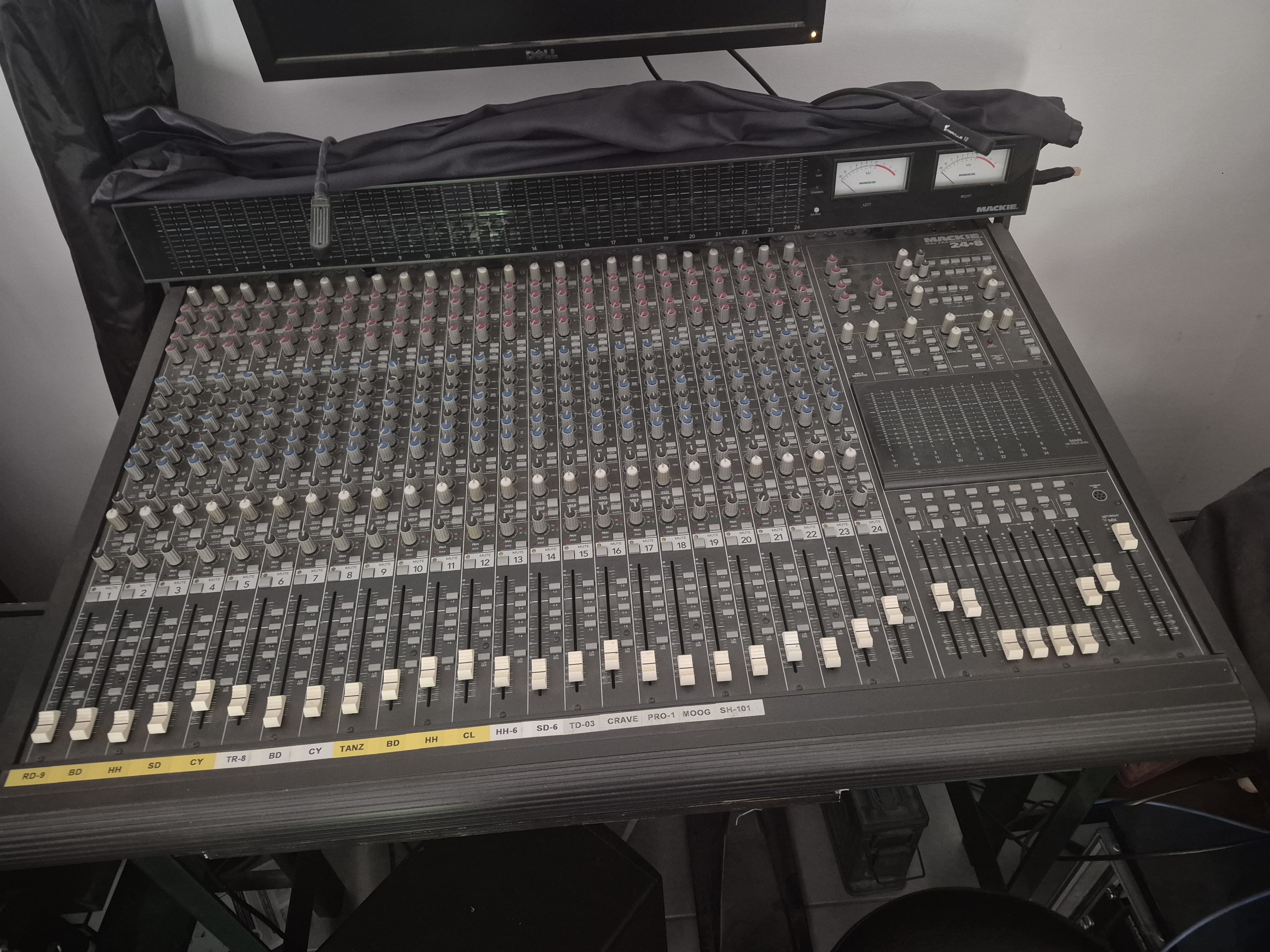 Vends mackie 8bus séries 24/8/2