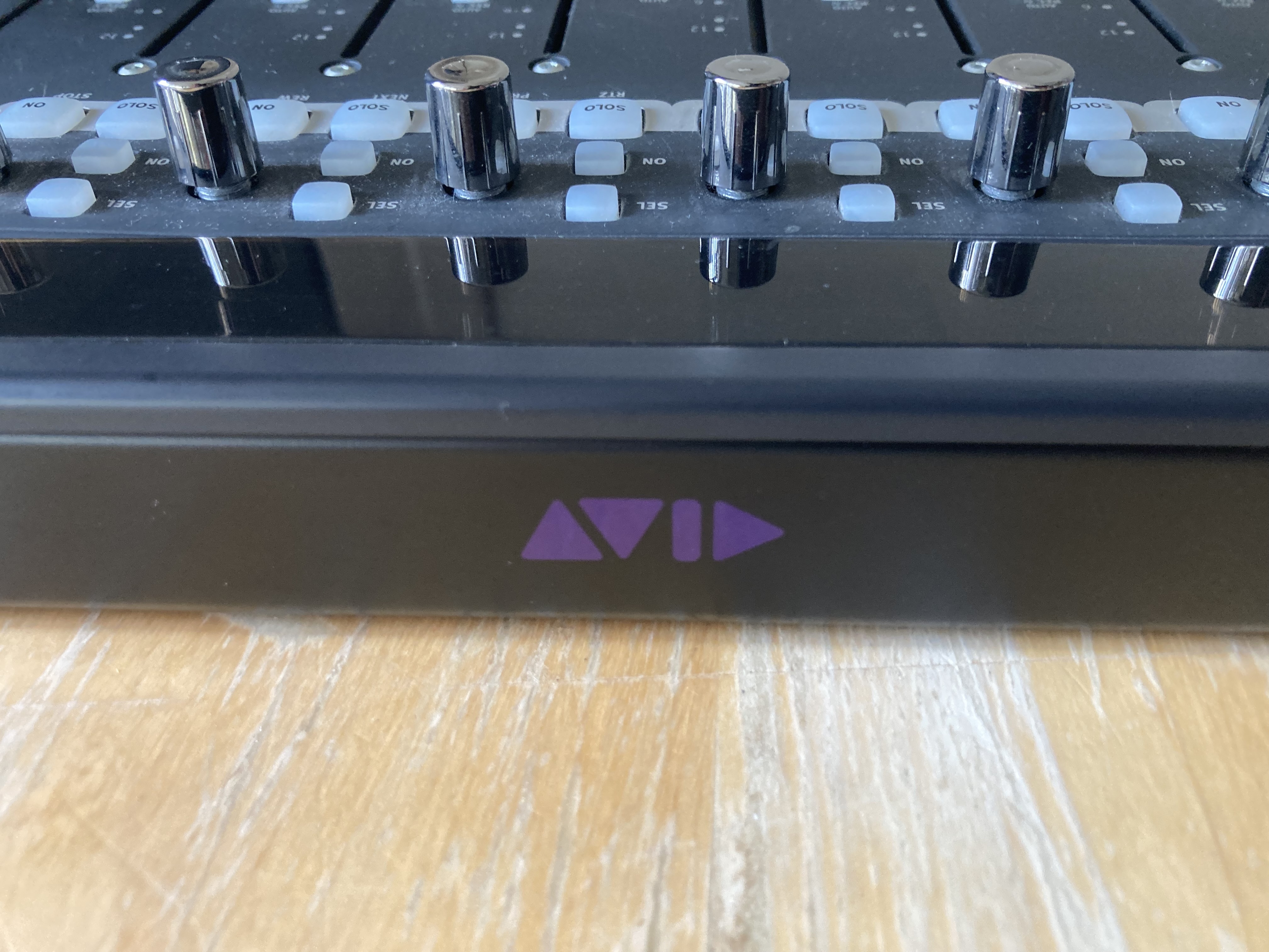 Avid Artist Mix v2 (21141)