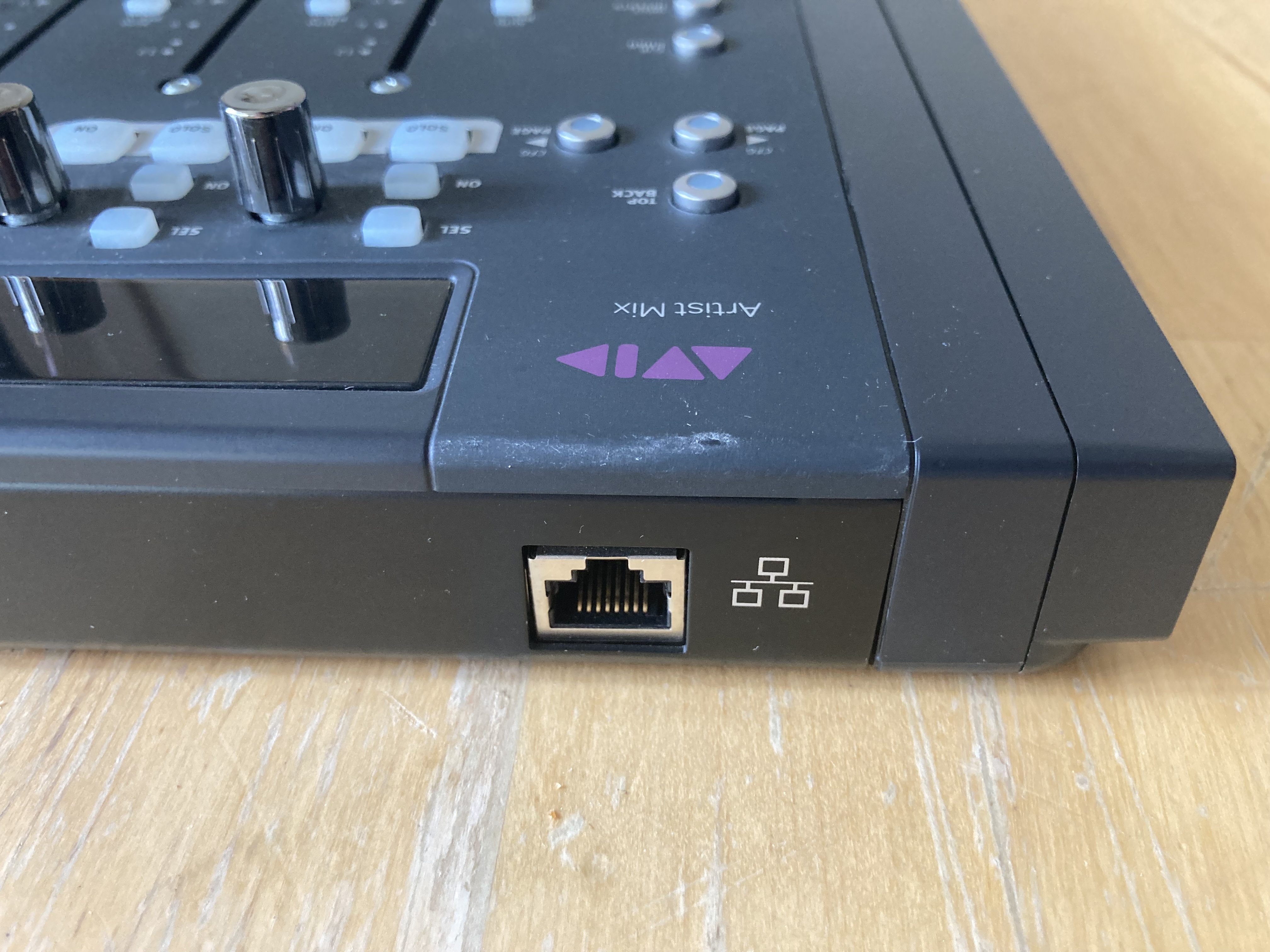 Avid Artist Mix v2 (50442)