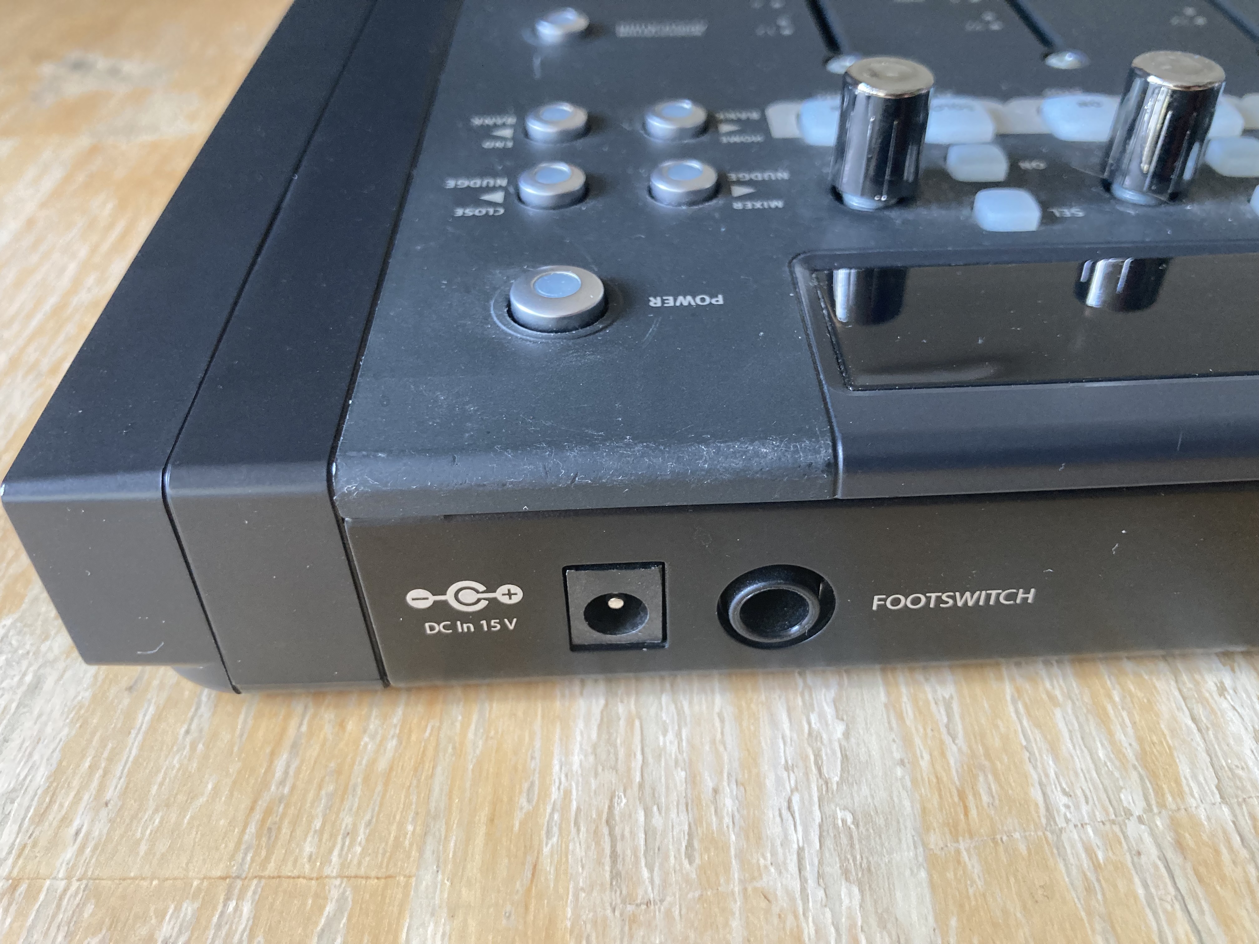 Avid Artist Mix v2 (59881)