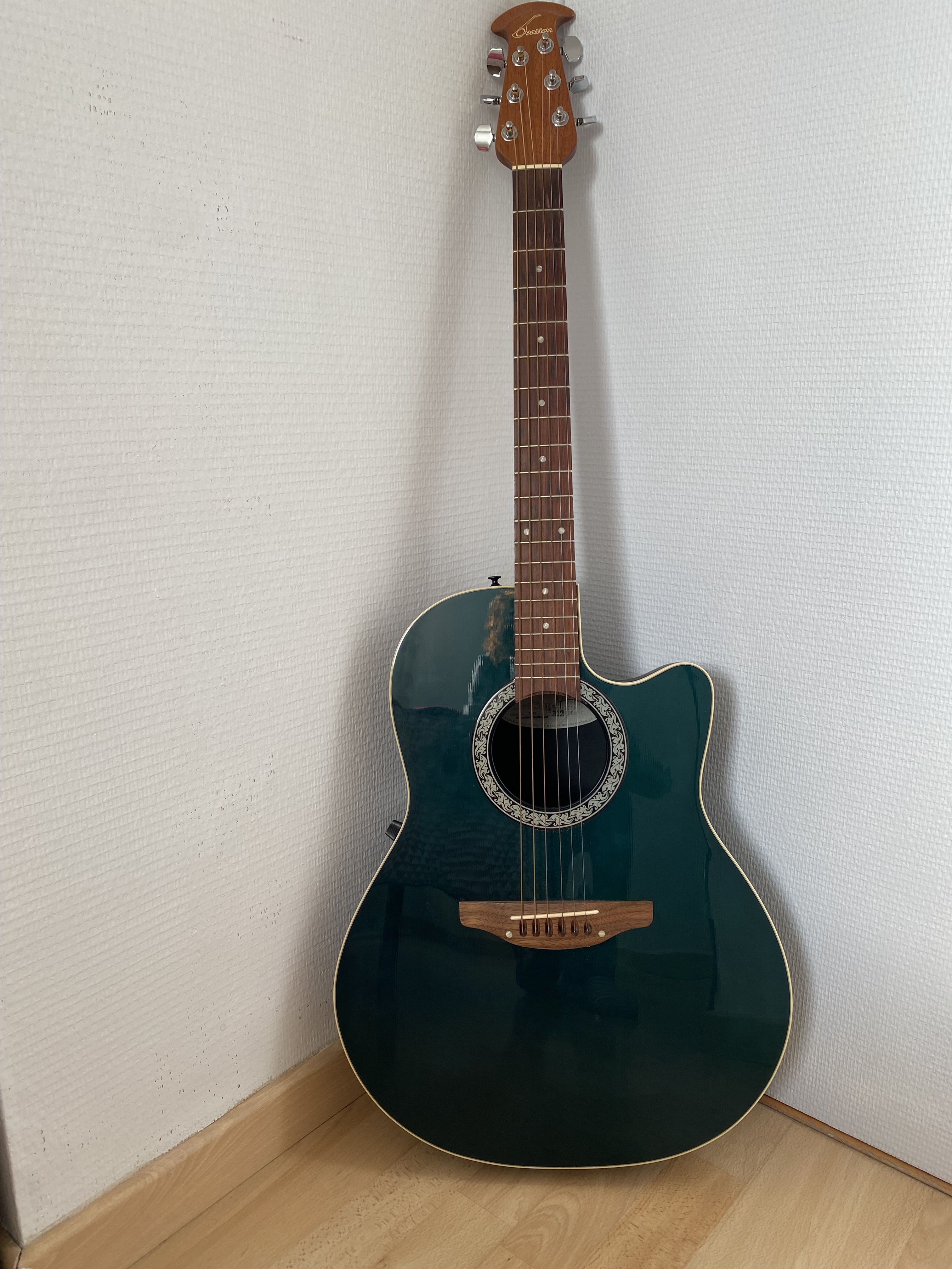 Vends Ovation Balladeer Standard 1761