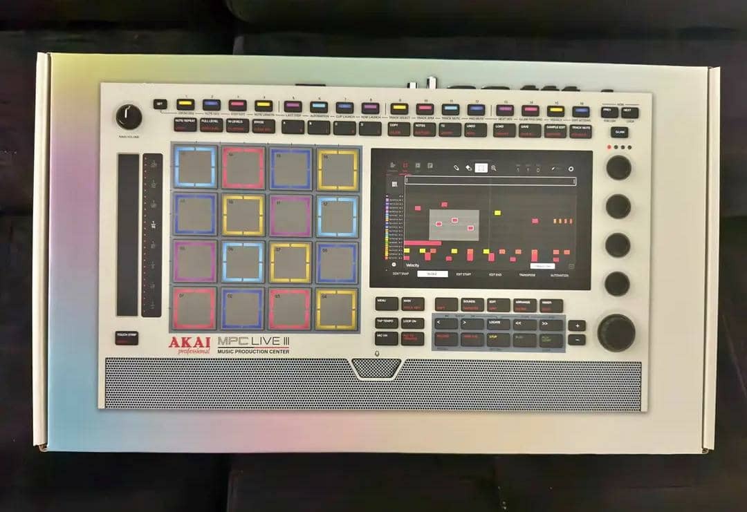 AKAI Professional MPC Live III Retro Edition