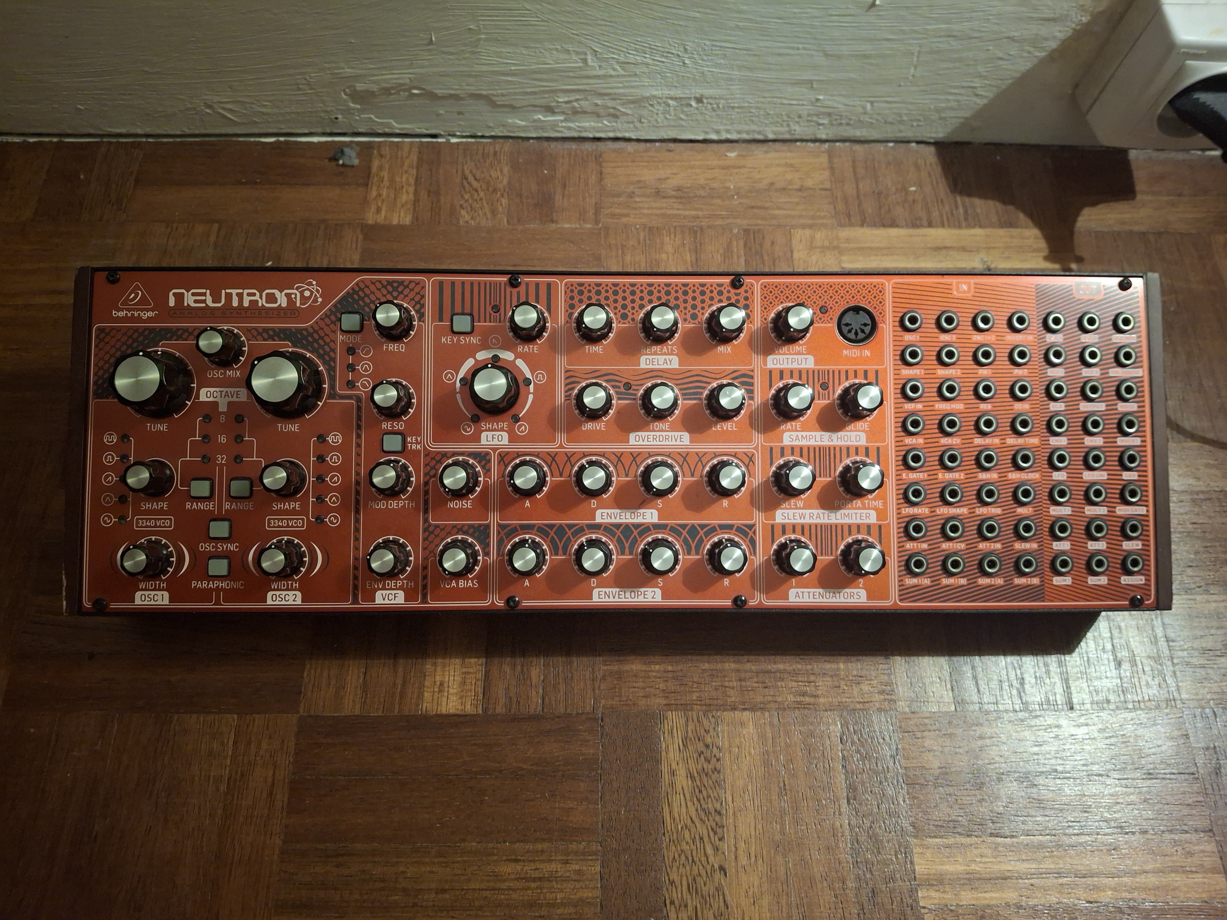 Vends Behringer Neutron