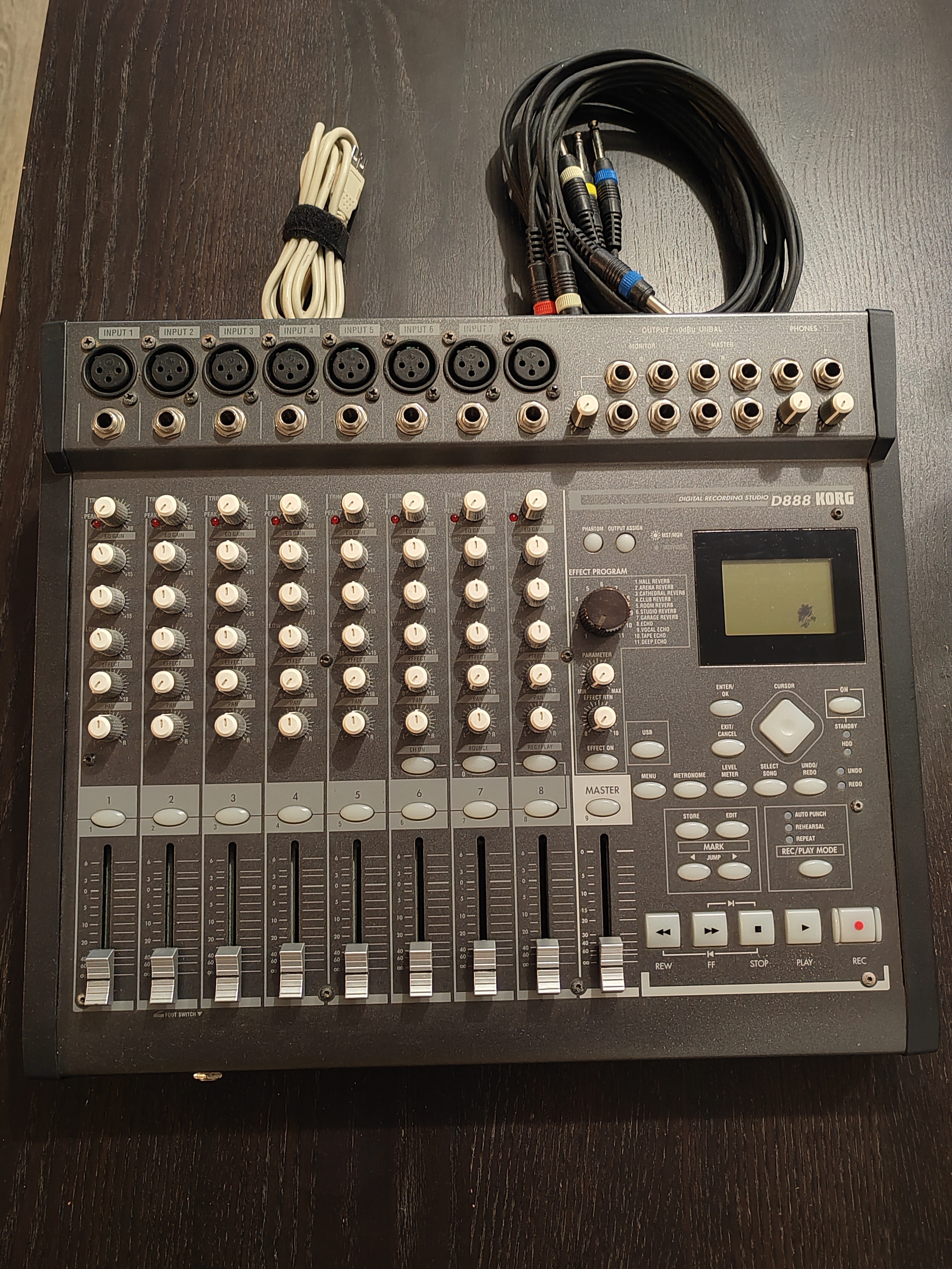 Korg D888 01