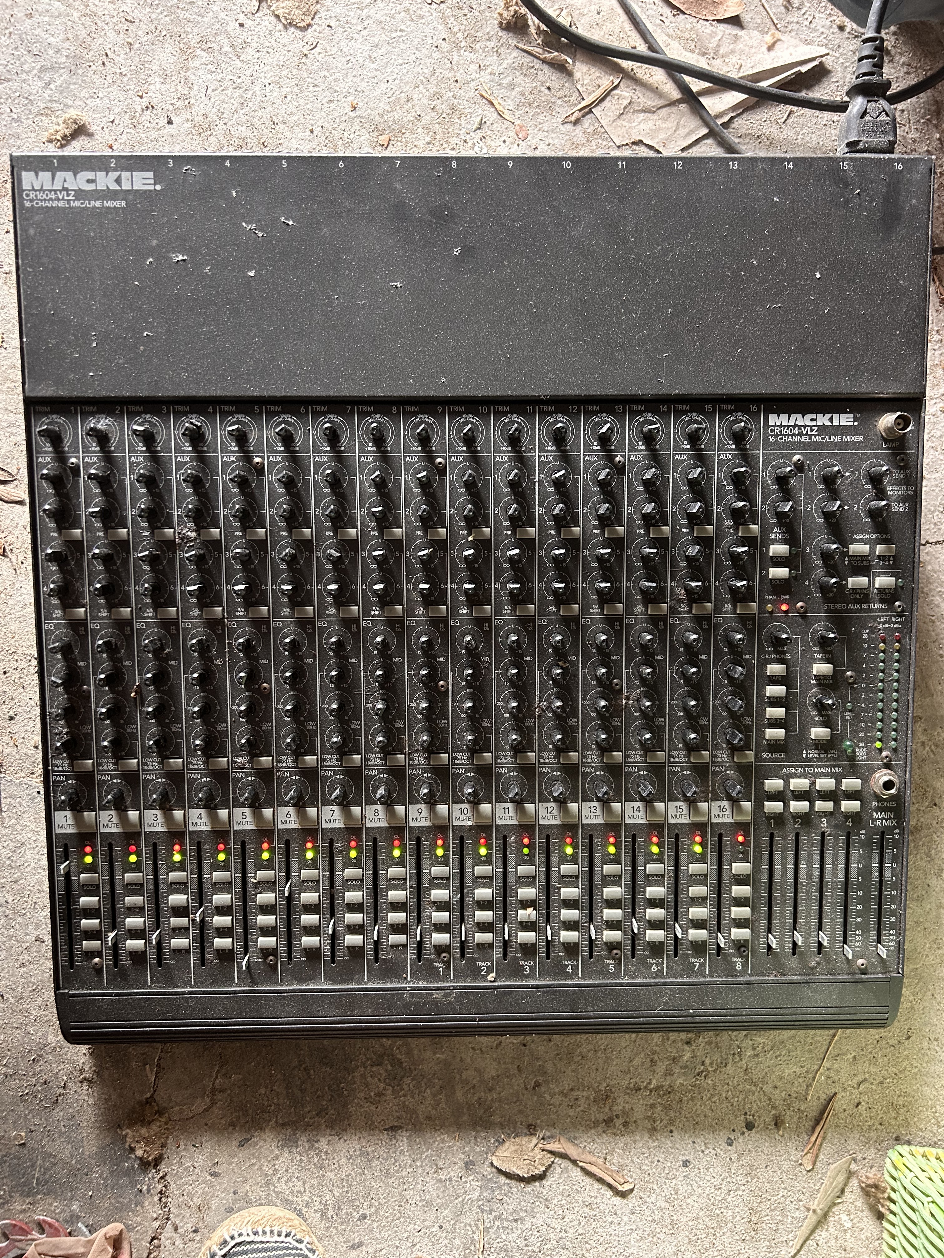 Vends Mackie 1604 vlz 