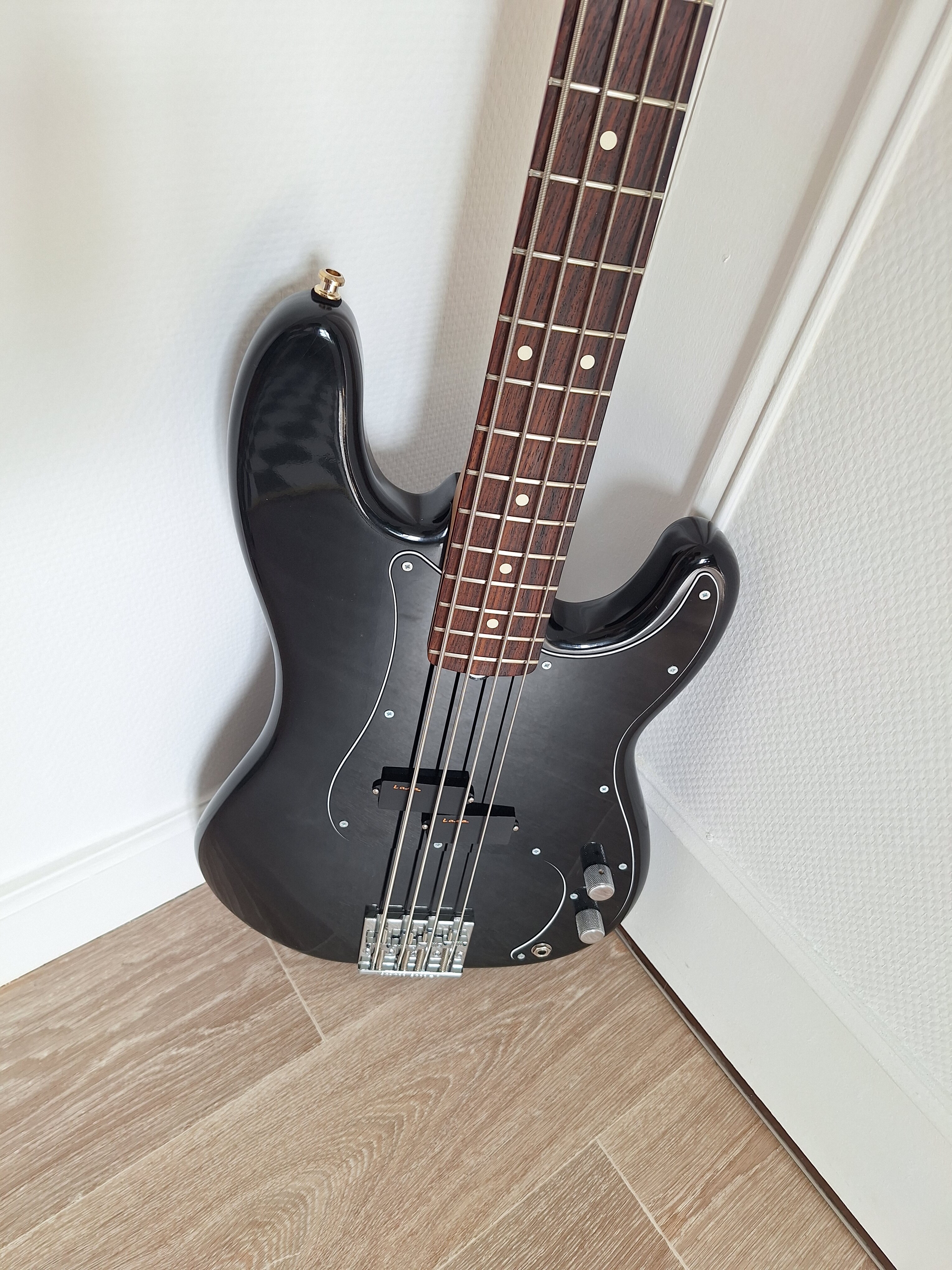 Fender Highway One Precision Bass (2006-2011) (3)