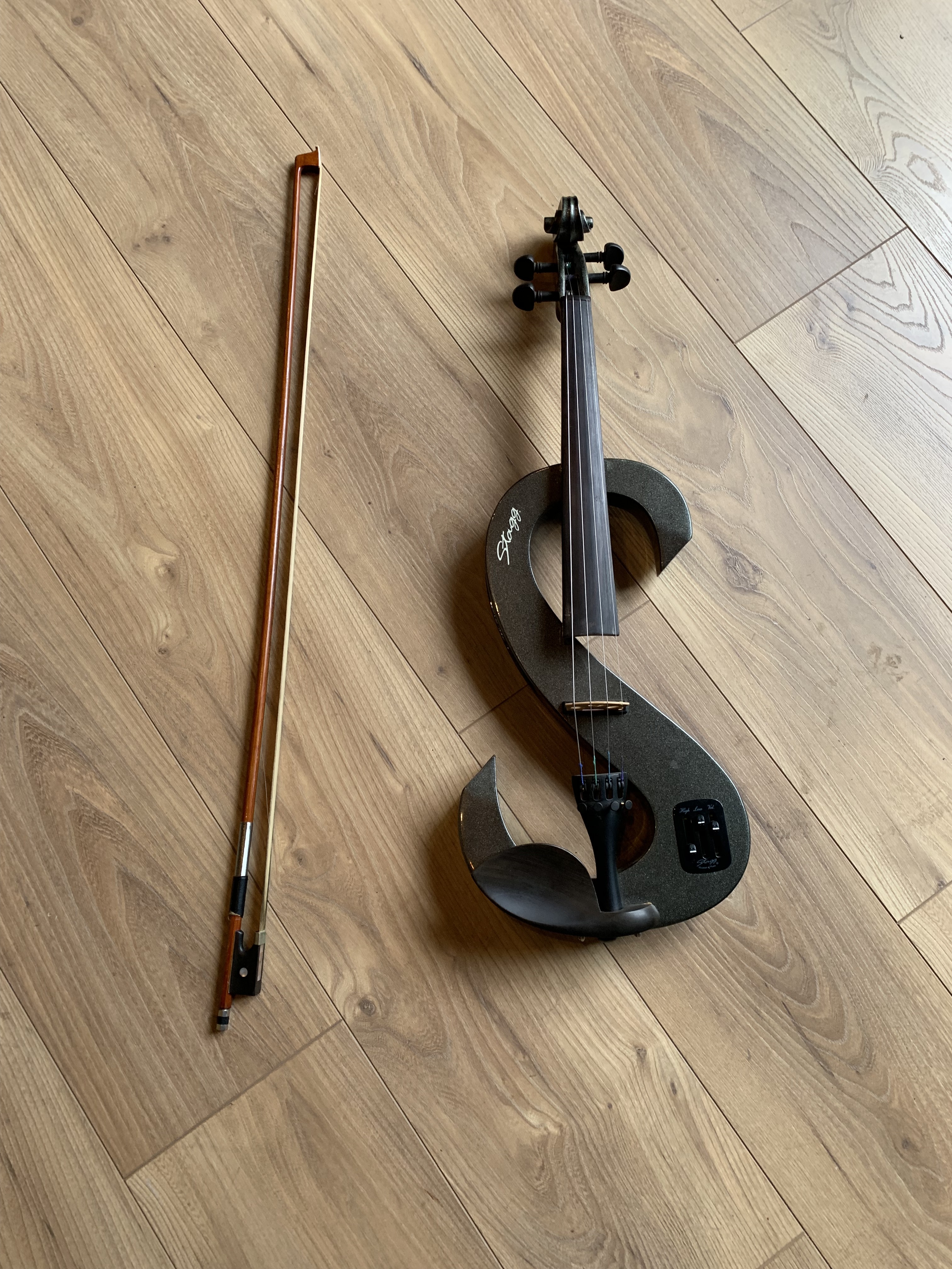 Vends violon éléctrique STAGG EVN 4/4 + archet + housse
