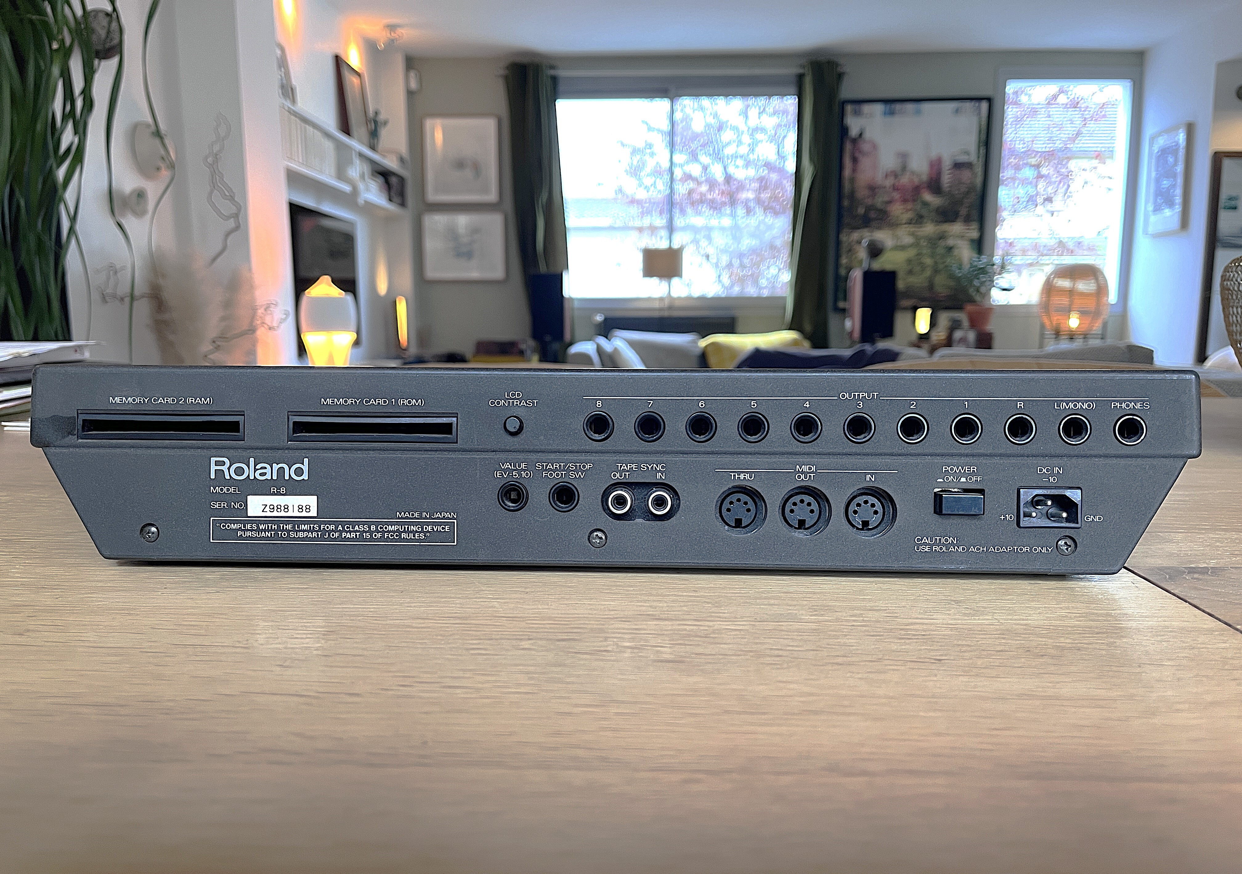 Roland R-8 (60385)