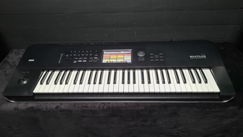 Korg Nautilus AT – Comme neuf – Garantie jusqu’en avril 2027 – Facture