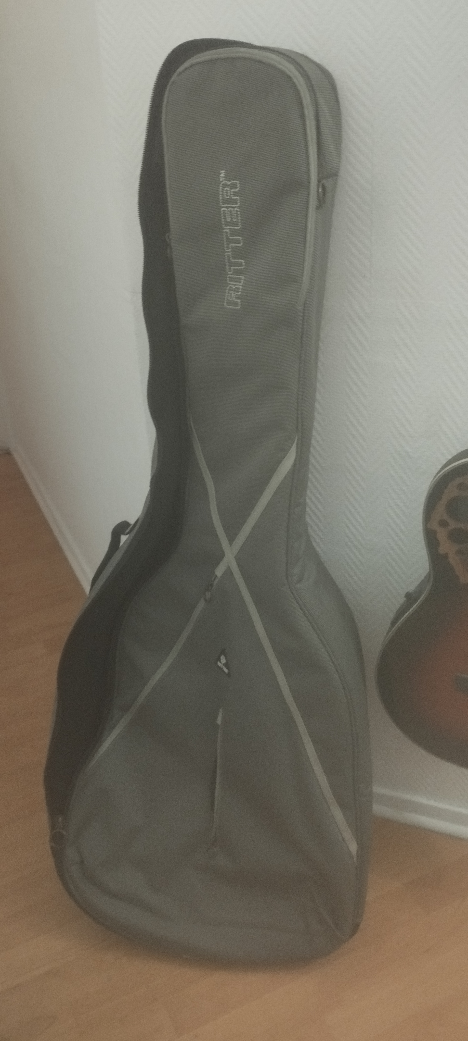 Ovation Celebrity Elite CEB44 Mid Cutaway 4-string (62197)