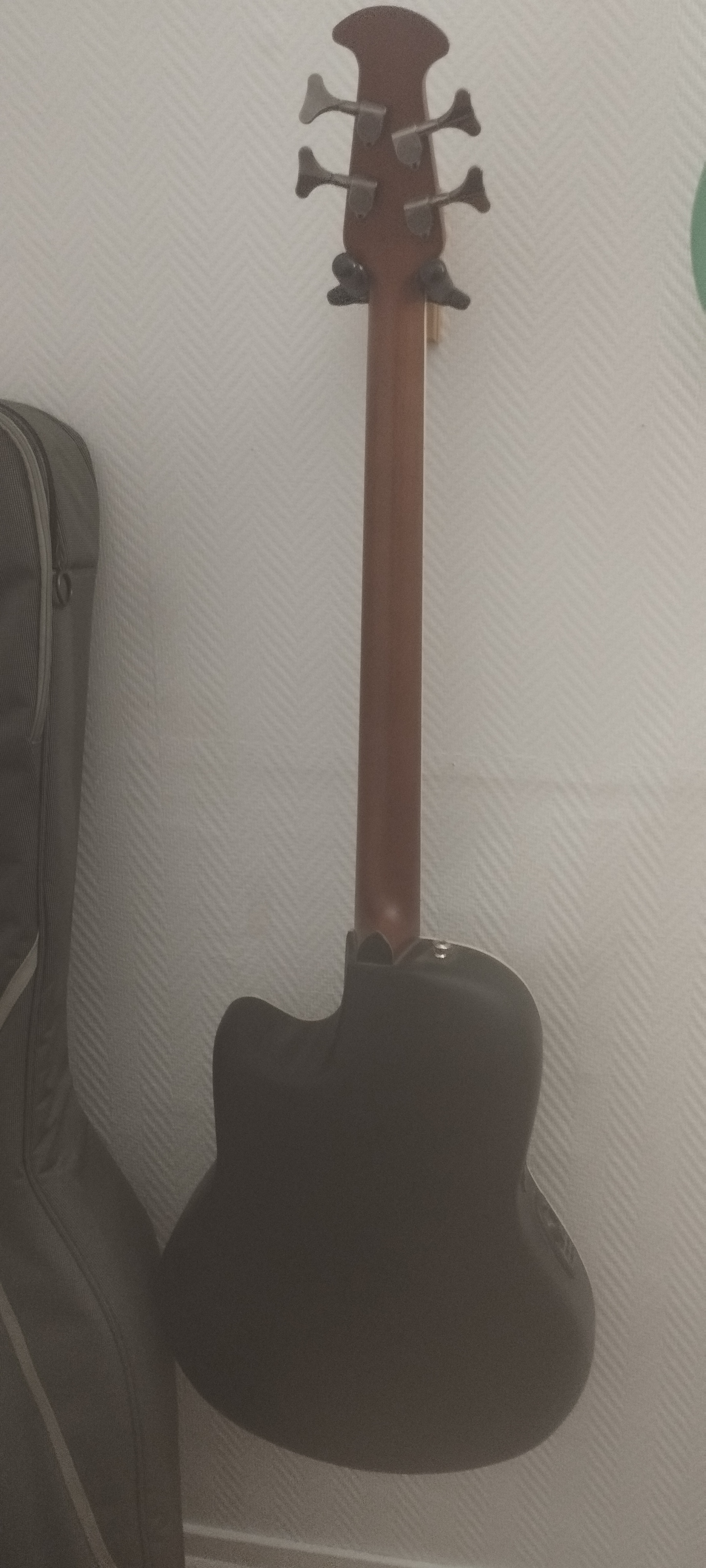 Ovation Celebrity Elite CEB44 Mid Cutaway 4-string (85199)