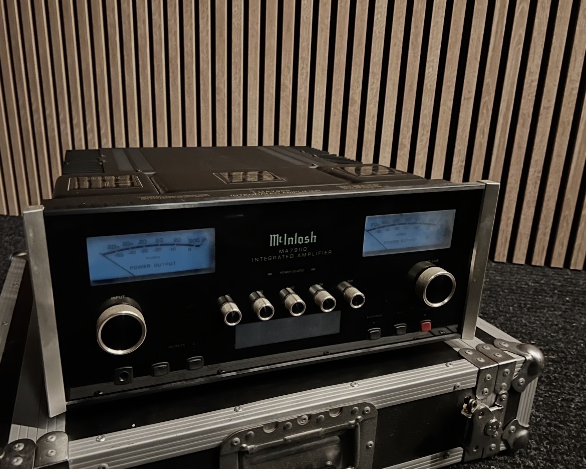 Amplificateur intégré McIntosh MA7900 – Parfait état (Emballage d'origine)