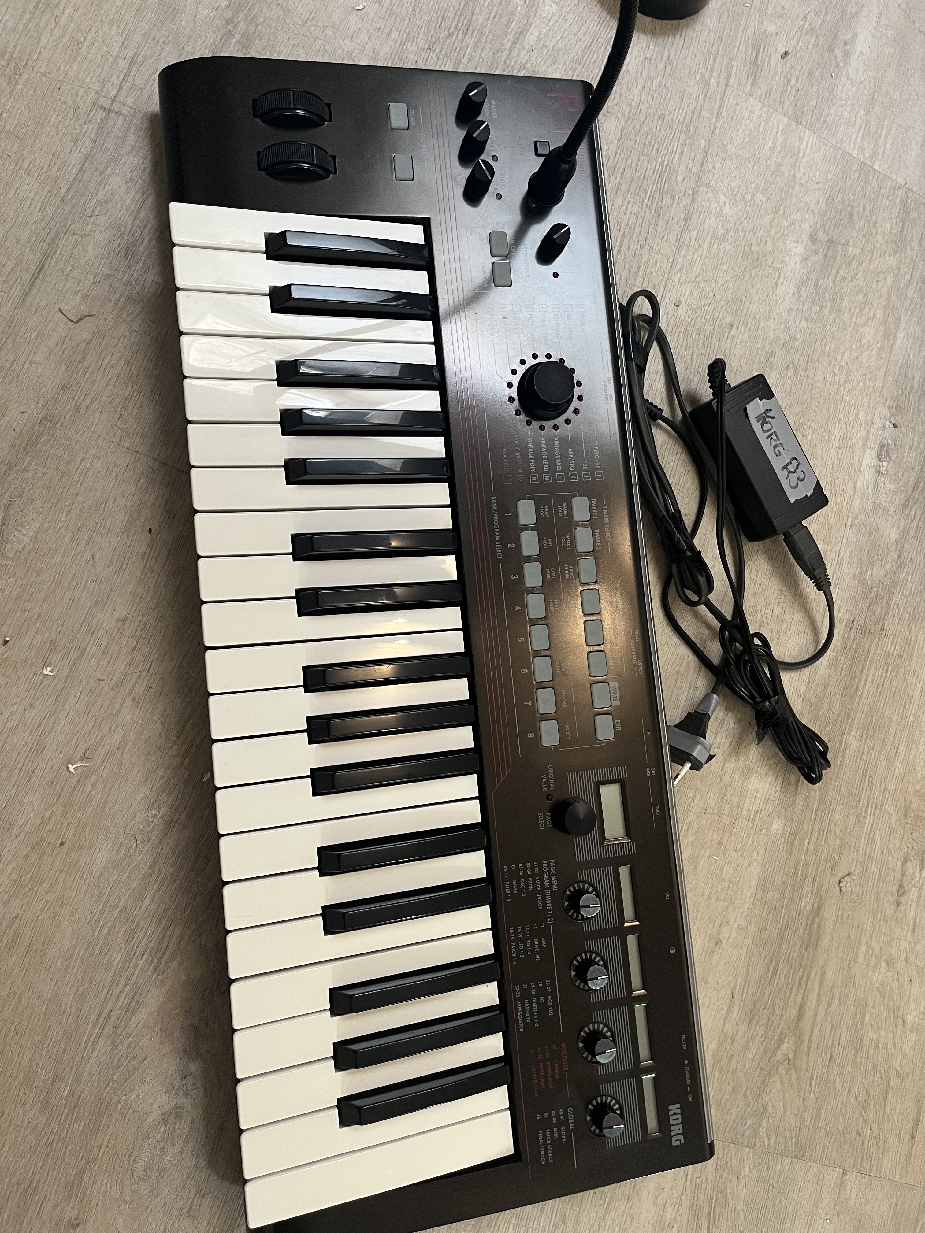Korg R3 synthesizer vocoder