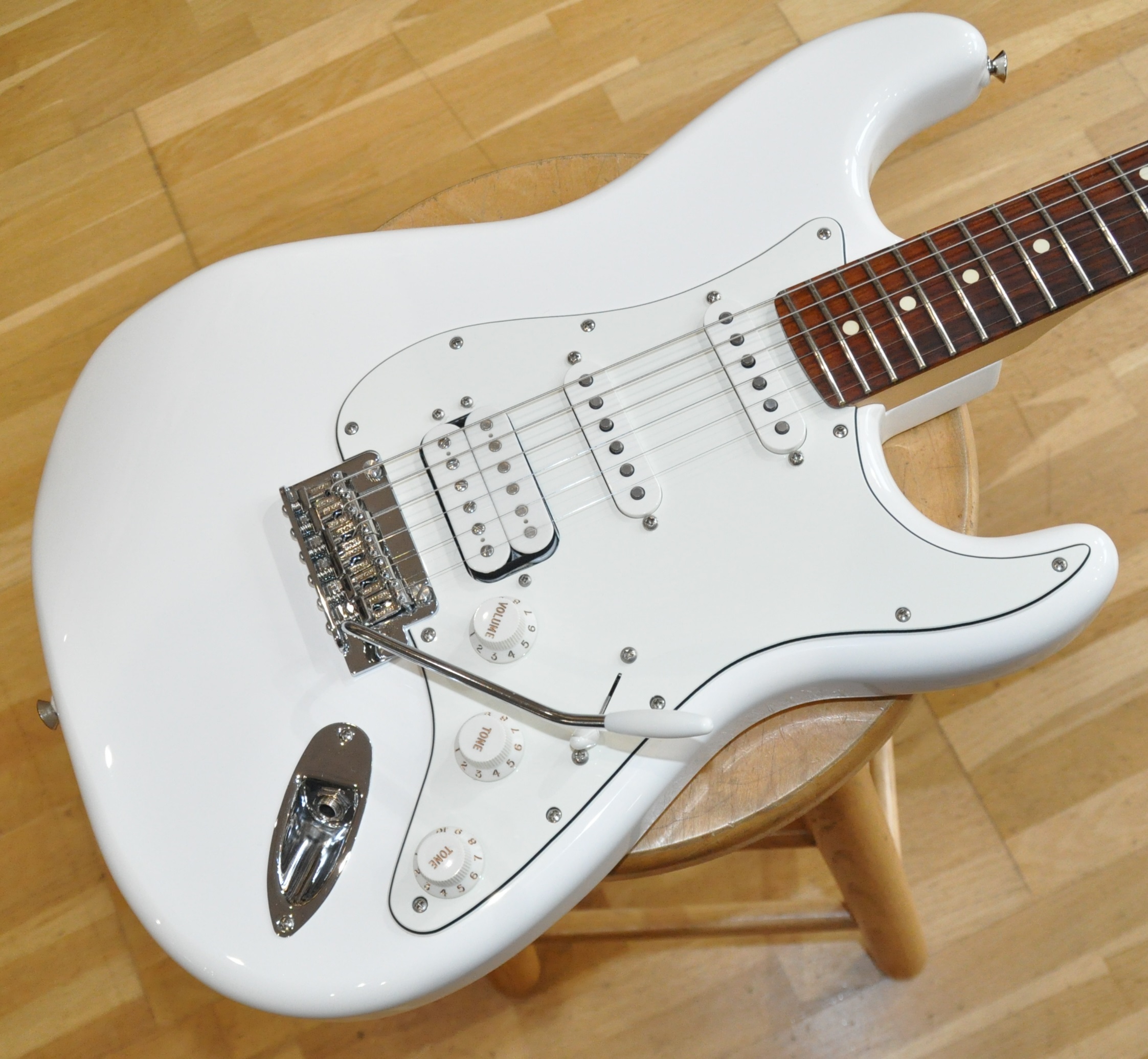 Fender Player Stratocaster HSS Polar White (2023)