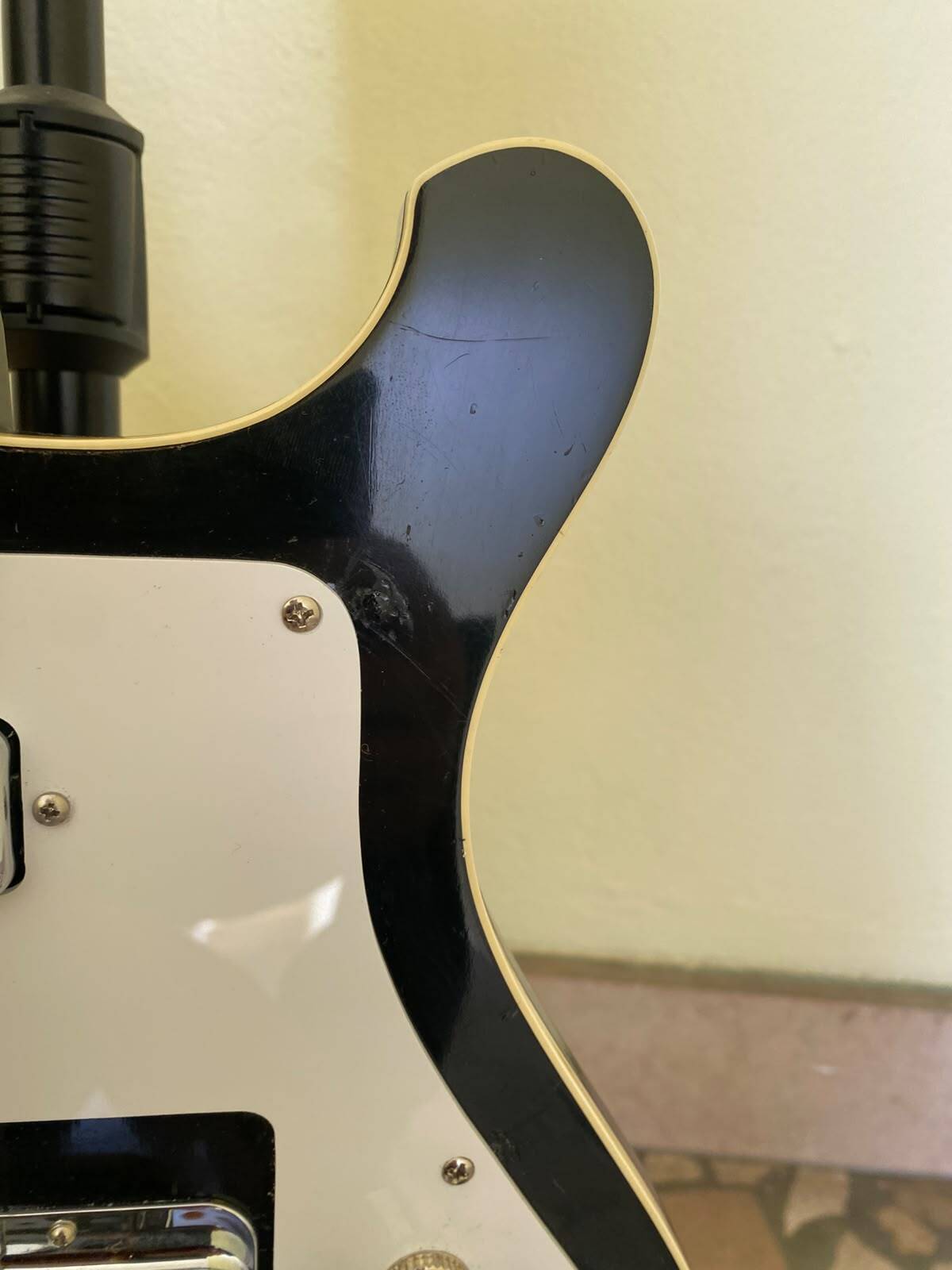 Rickenbacker 8