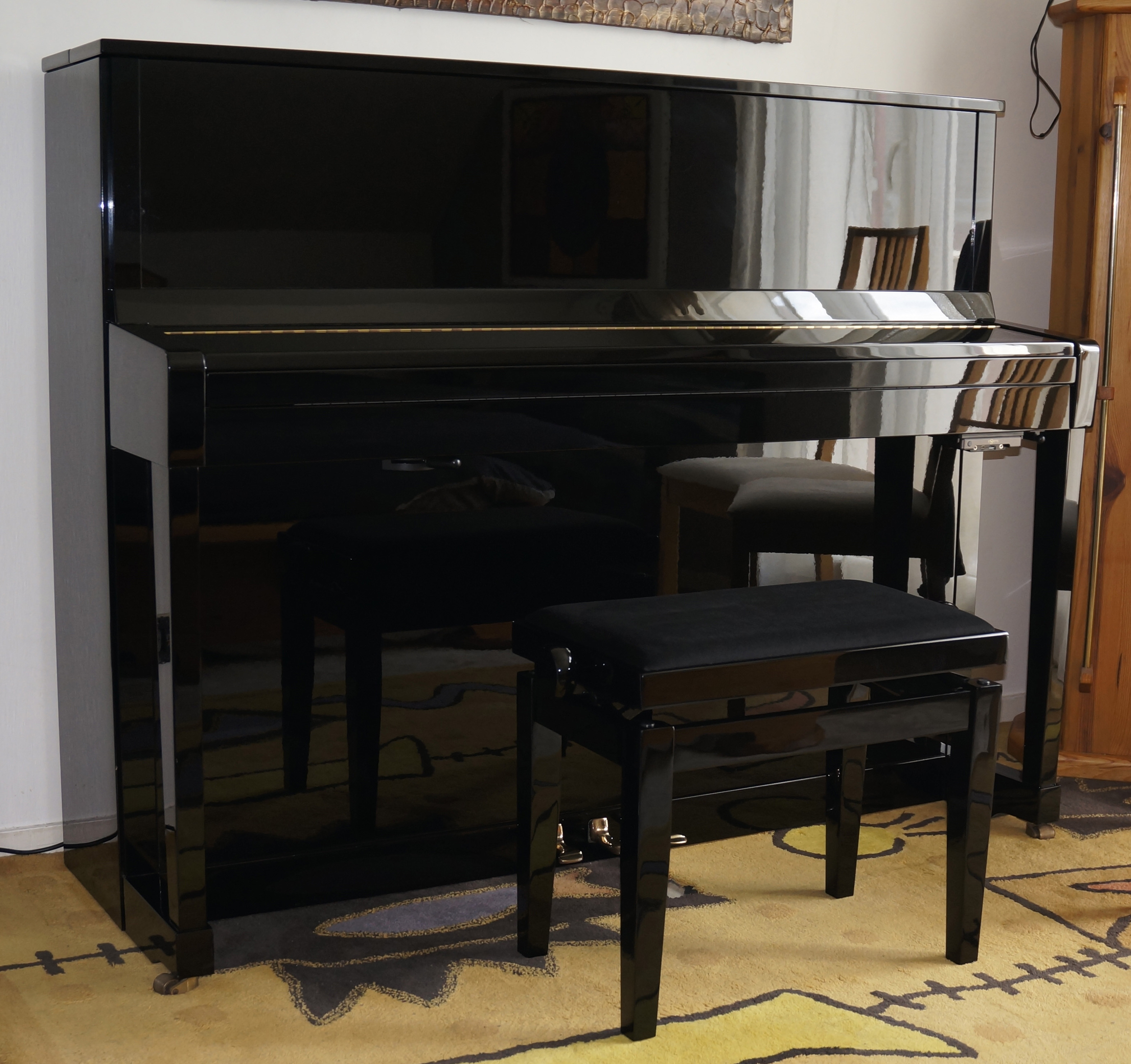 Je vends mon Piano droit allemand Schimmel 120 International + Silencieux + Écran (Noir Laqué)