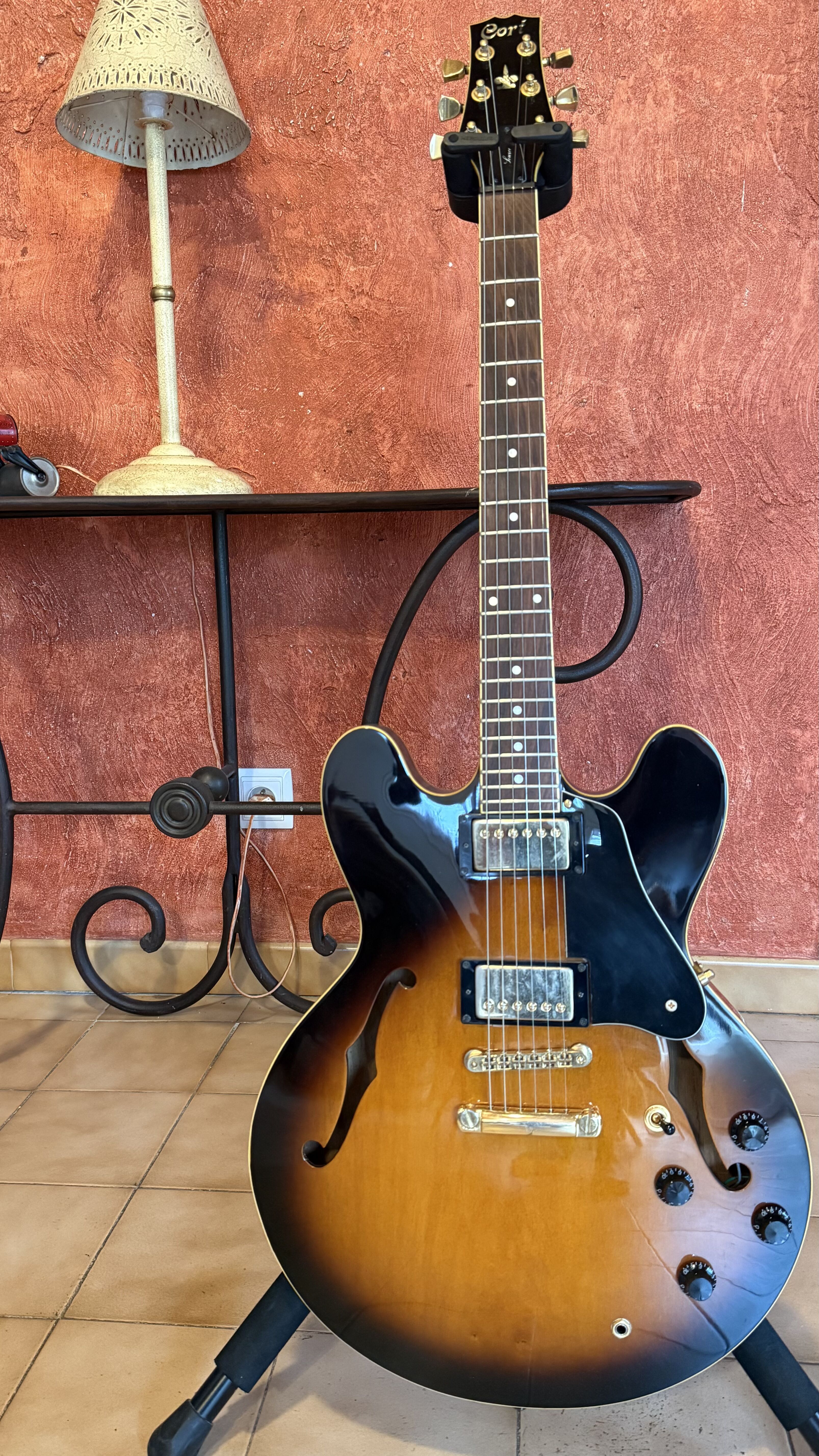 Ven copie Gibson ES-335 Cort Source Made in Korea