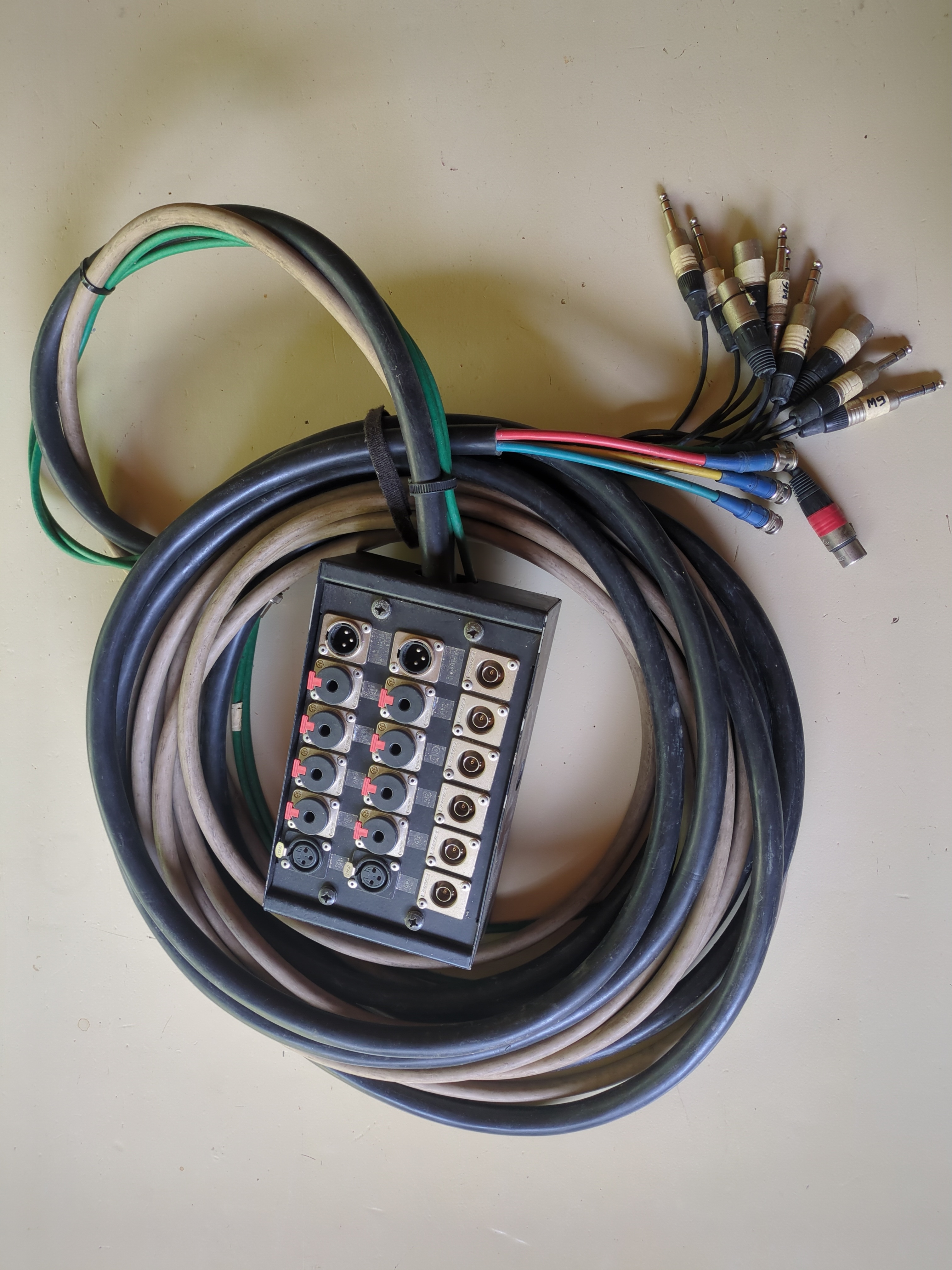 Vends multipaire-boitier audio-BNC