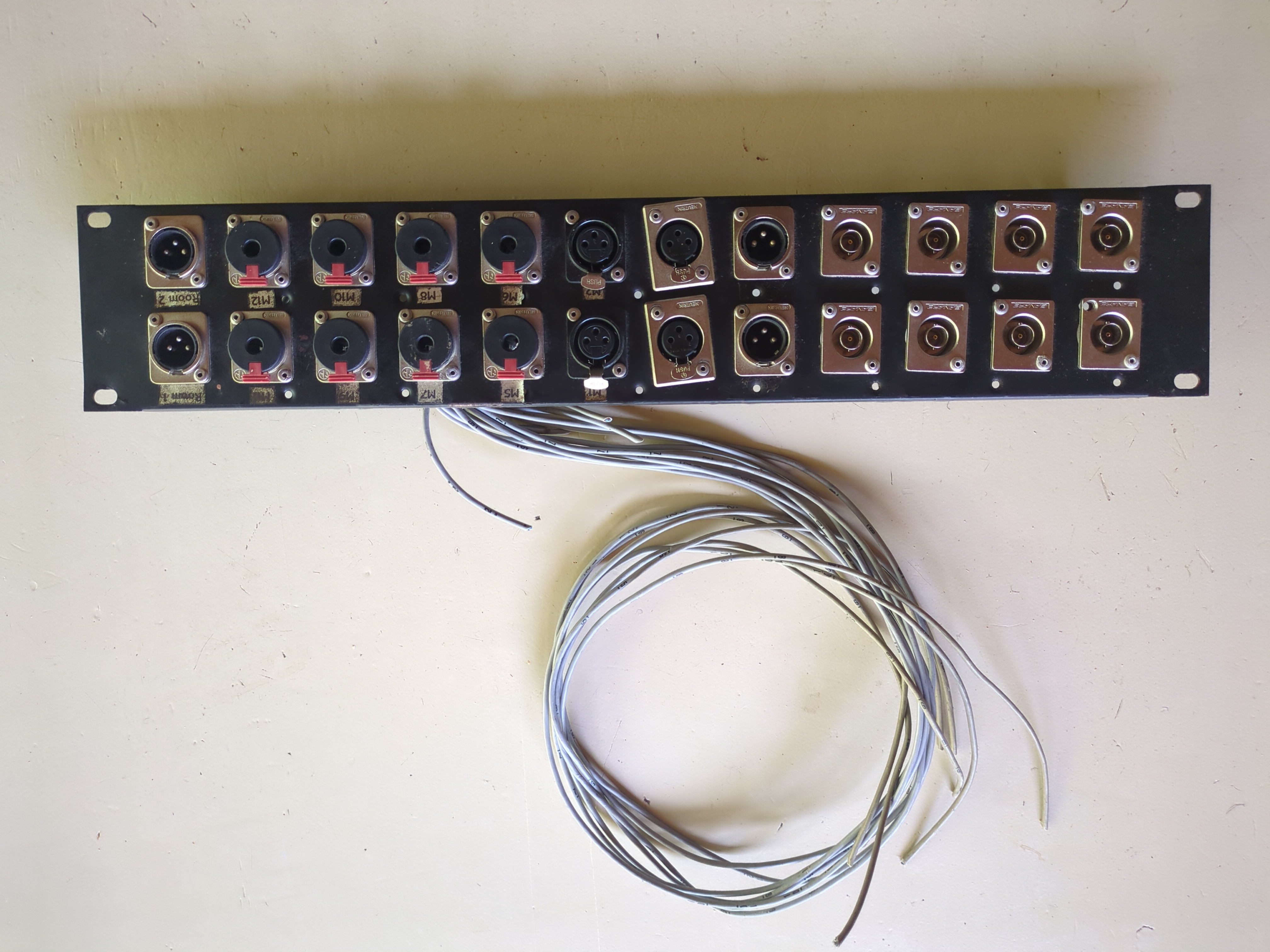 Rack plate avec embases (Neutrik, Canare)