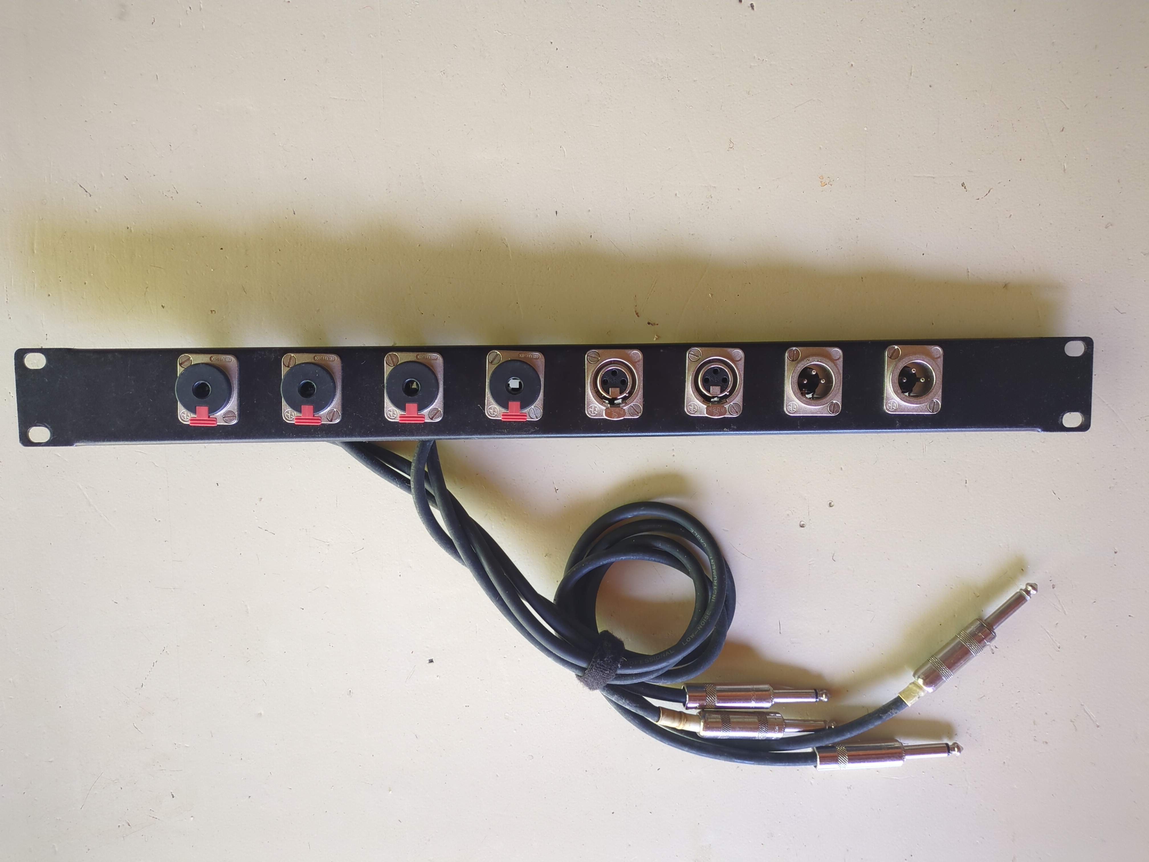 Rack plate avec embases Neutrik