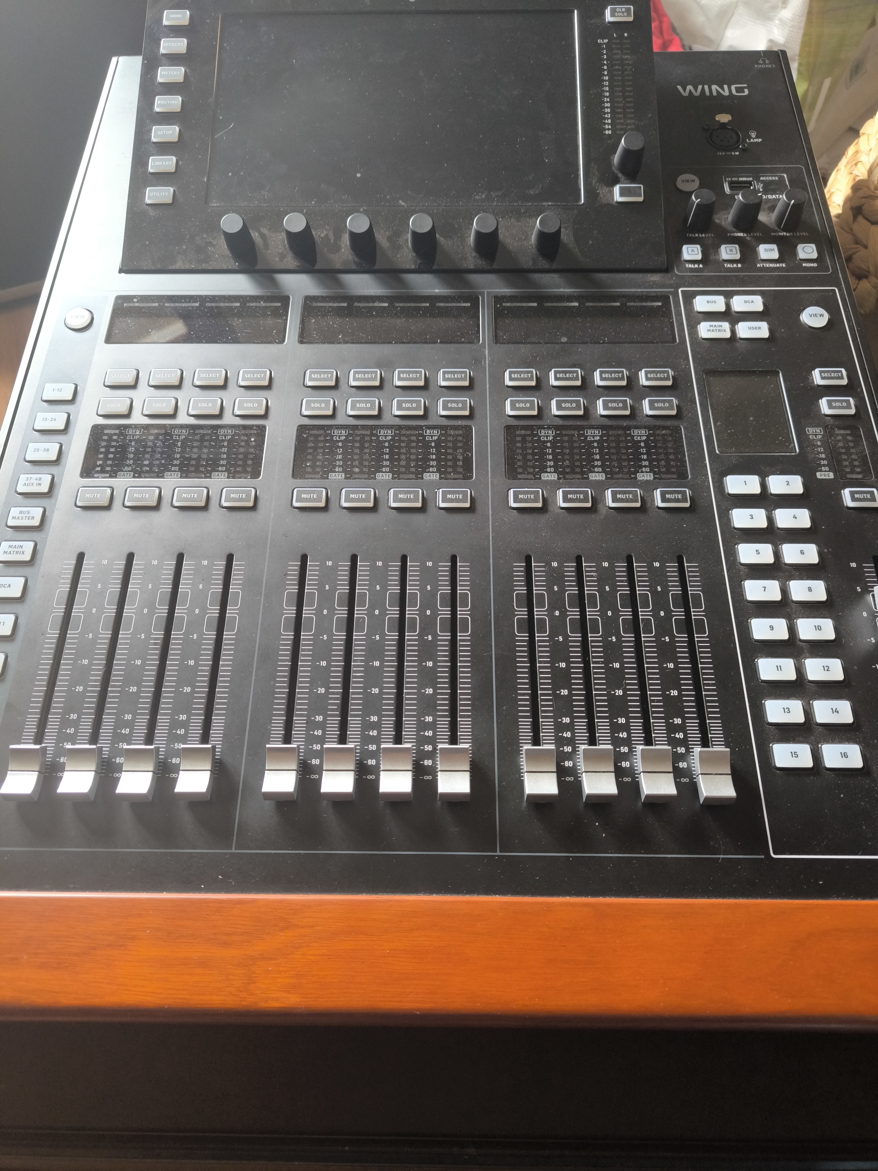 Behringer wing compact
