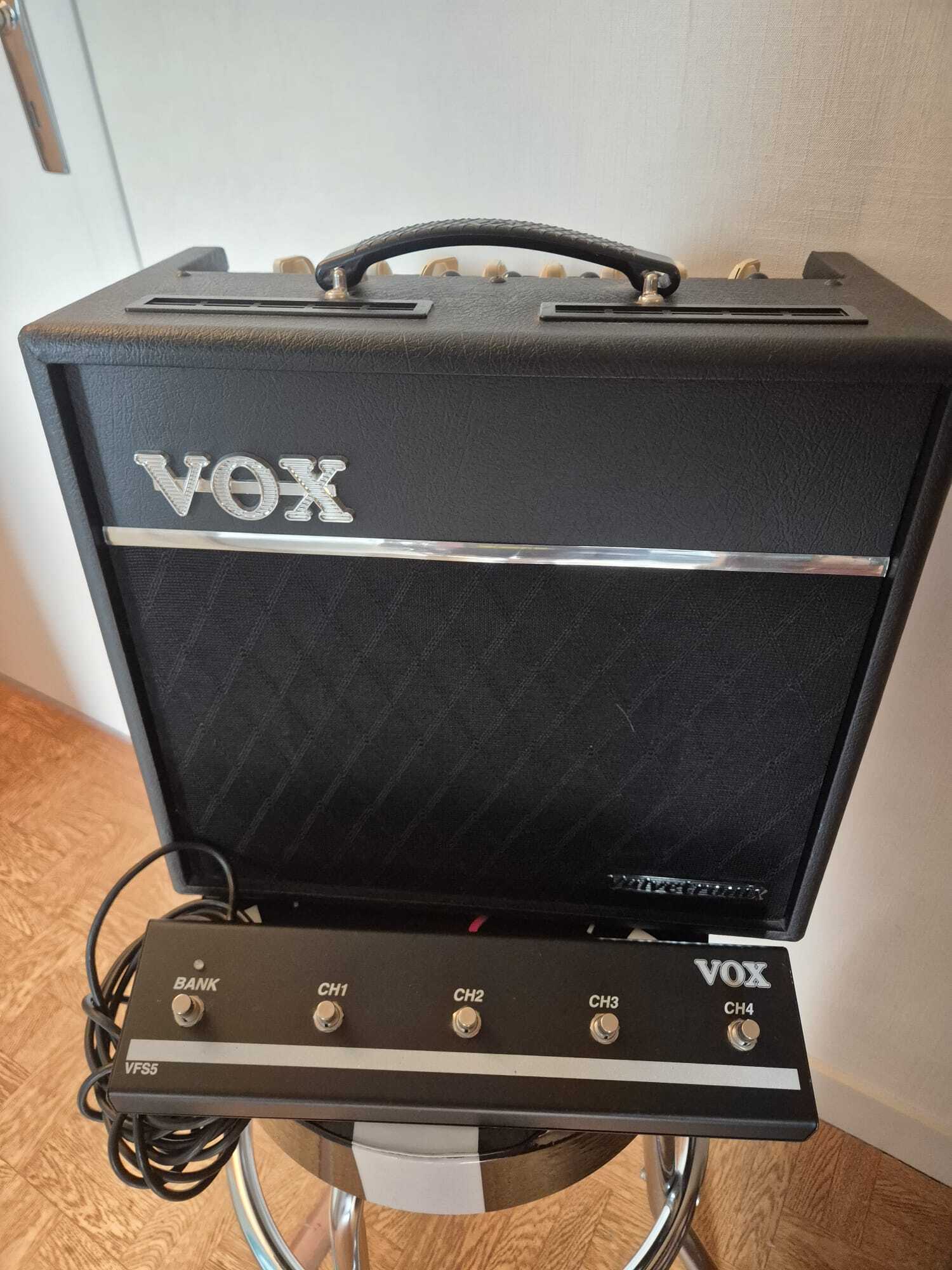Ampli Guitare Vox Valvetronix VT40+ footswitch VSF 5