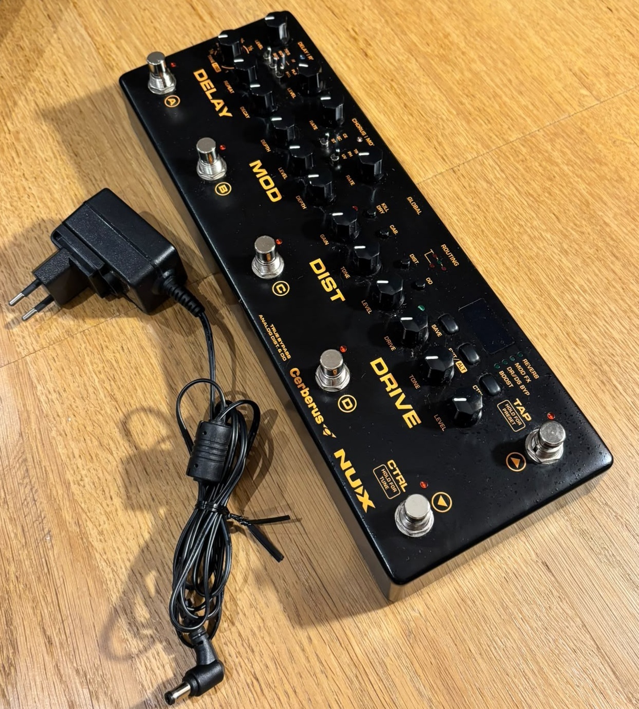 Nux cerberus pédale multi-effet + alim