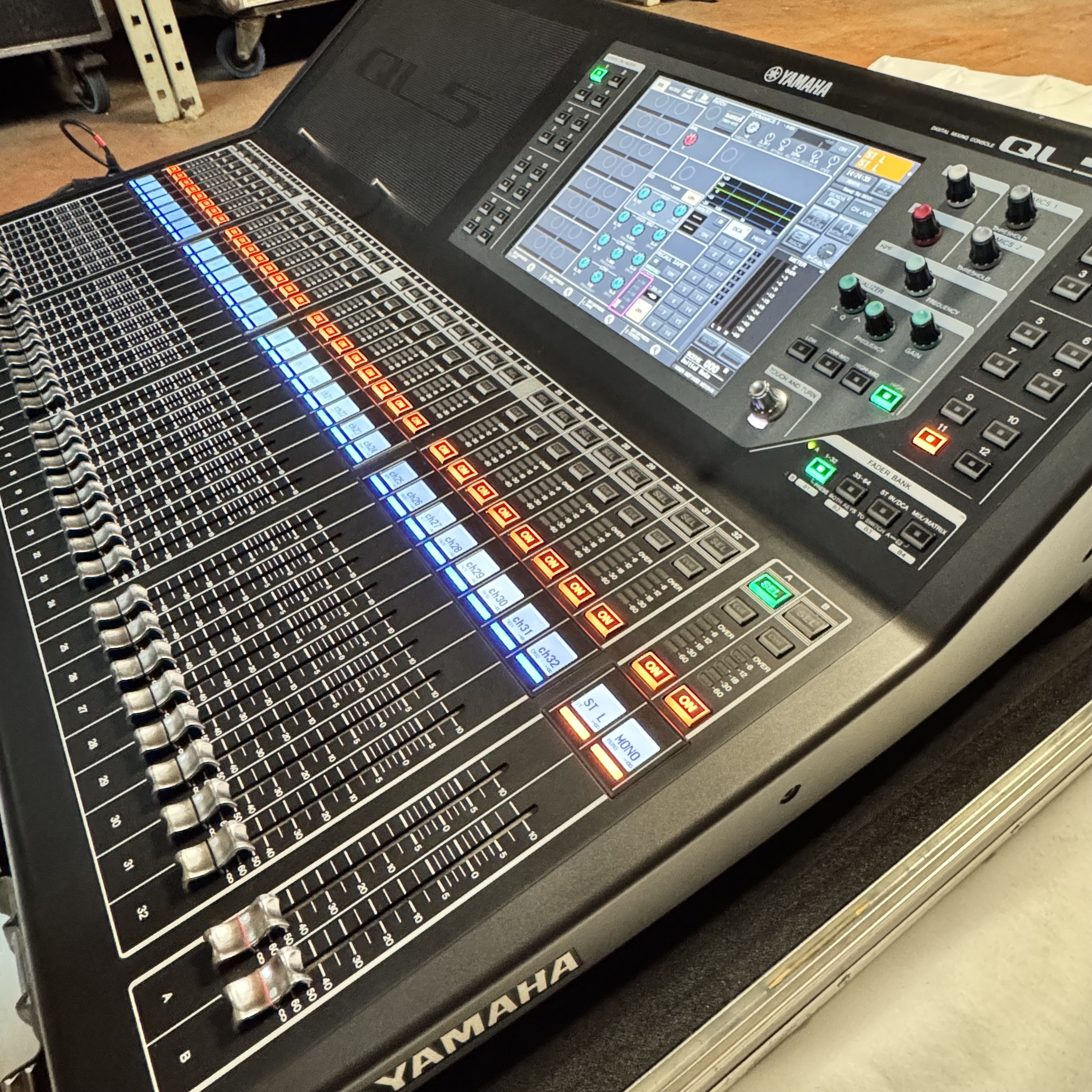 Yamaha QL5 avec flight-case 