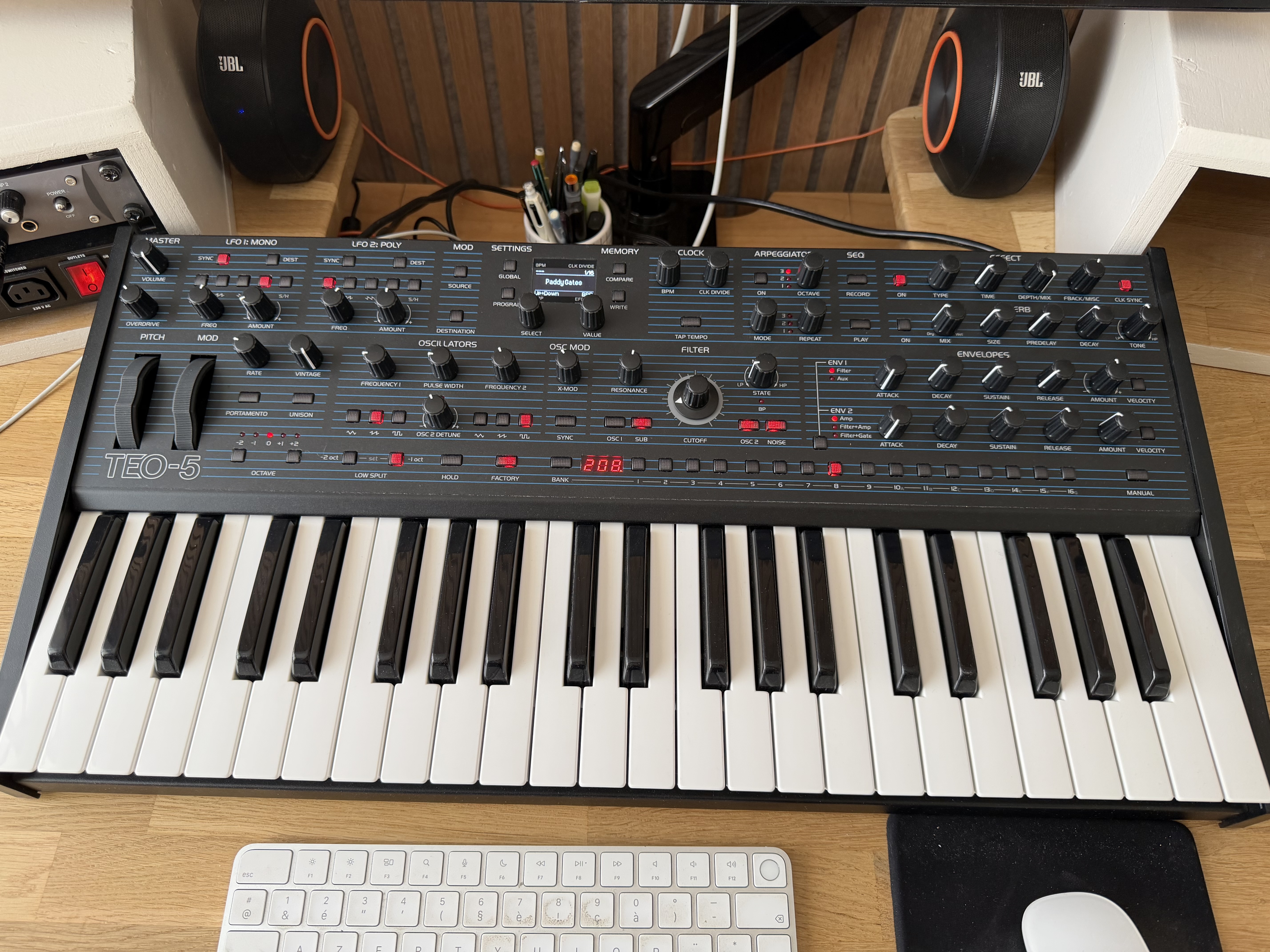 A vendre TEO 5 Oberheim avec sacoche 