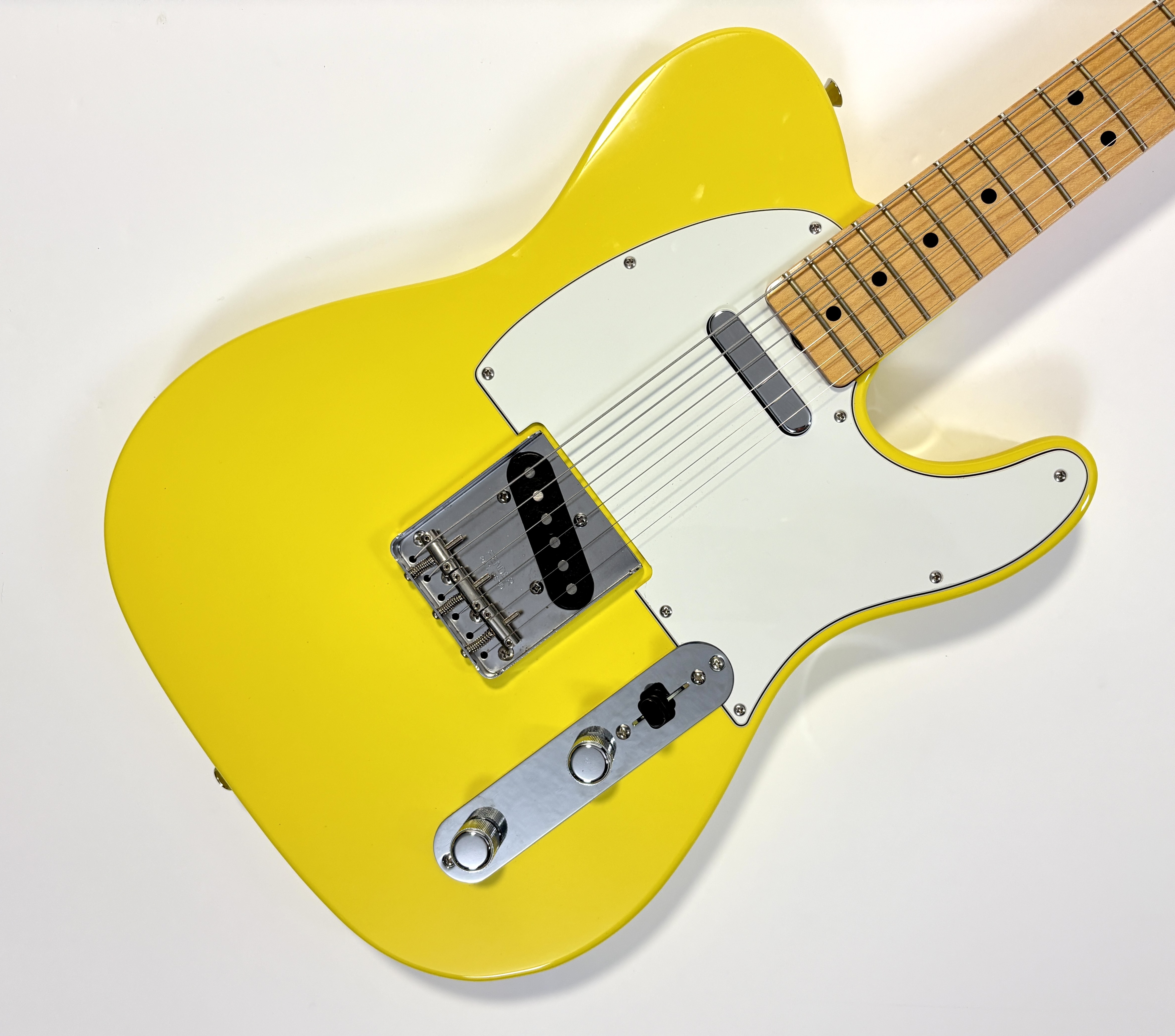Fender Made in Japan Limited International Color Telecaster (25222)