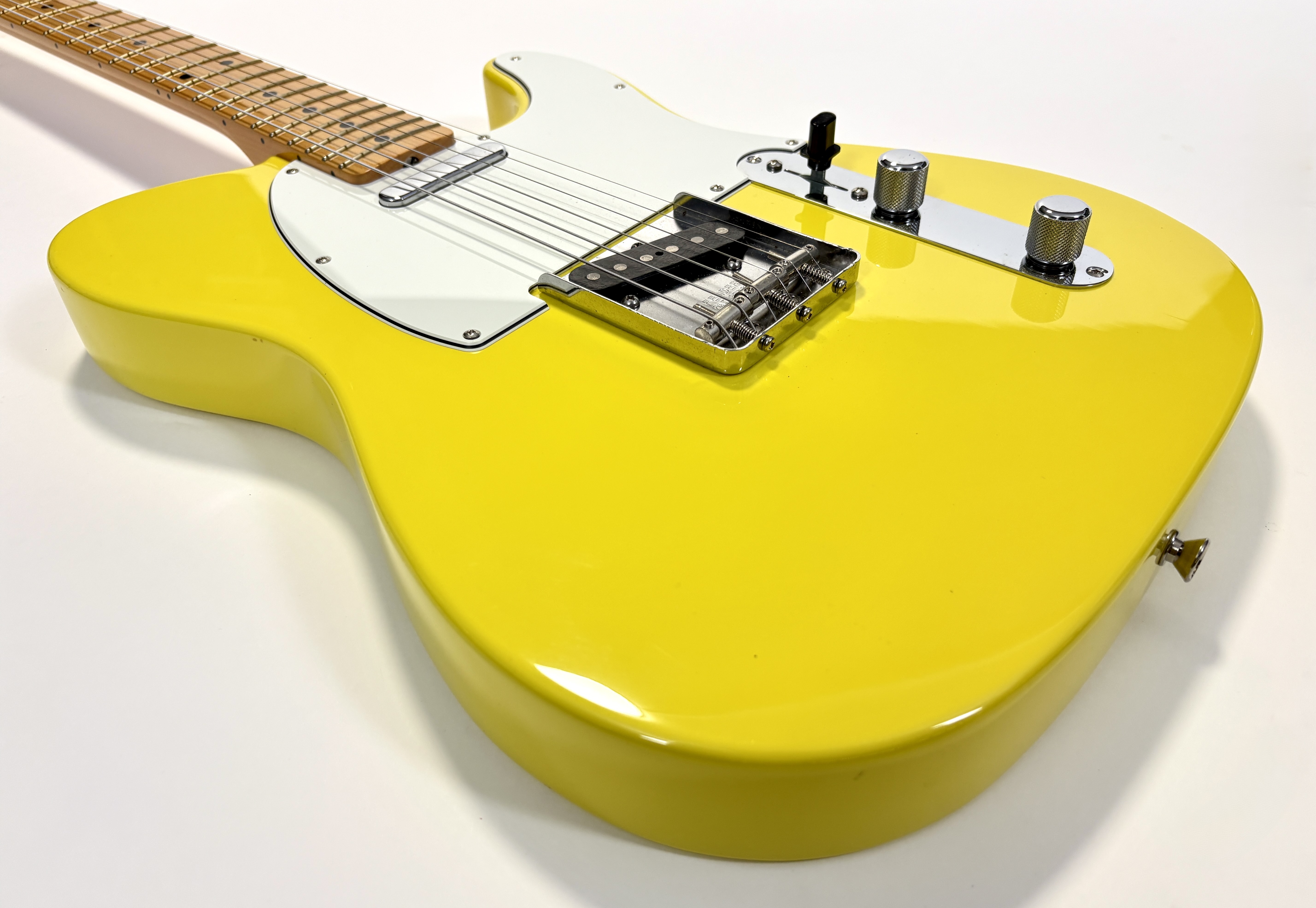 Fender Made in Japan Limited International Color Telecaster (71756)