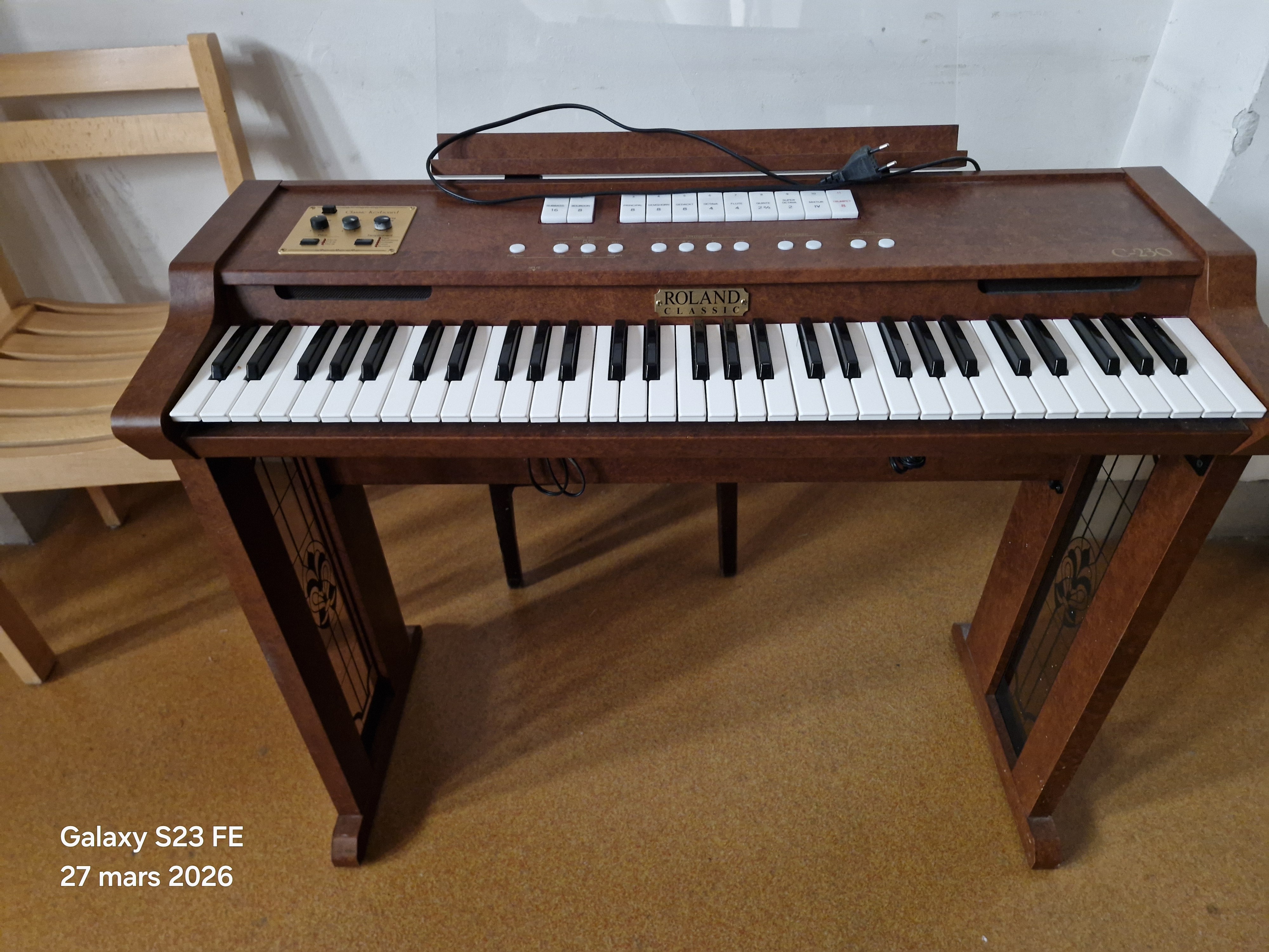 Vend Orgue classic compact Roland C230