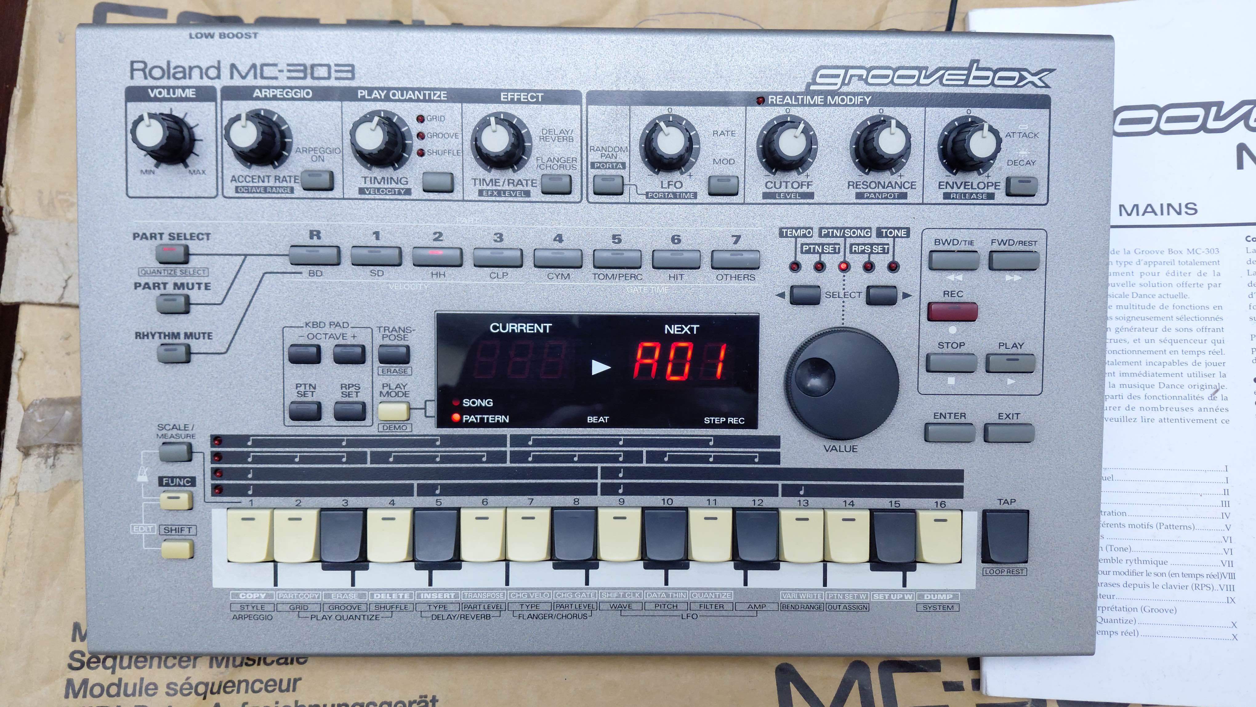 Roland MC-303 en bon état